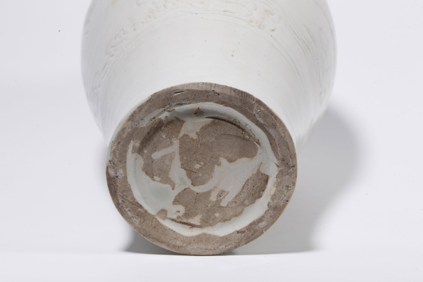 A DING WARE PLUM VASE WITH CLOUD AND DRAGON PATTERN - 10