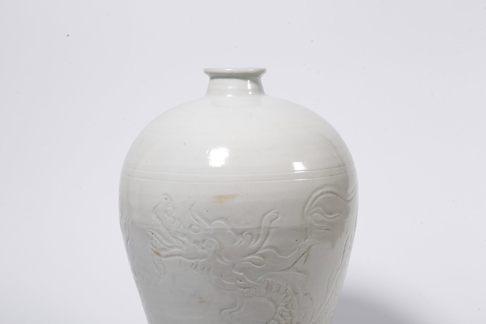 A DING WARE PLUM VASE WITH CLOUD AND DRAGON PATTERN - 6