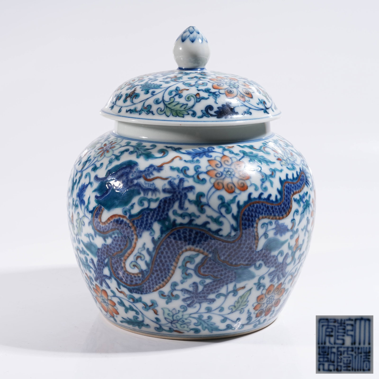 A DOUCAI LIDDED JAR WITH DRAGON AMIDST FLORAL PATTERN (1 of 9)