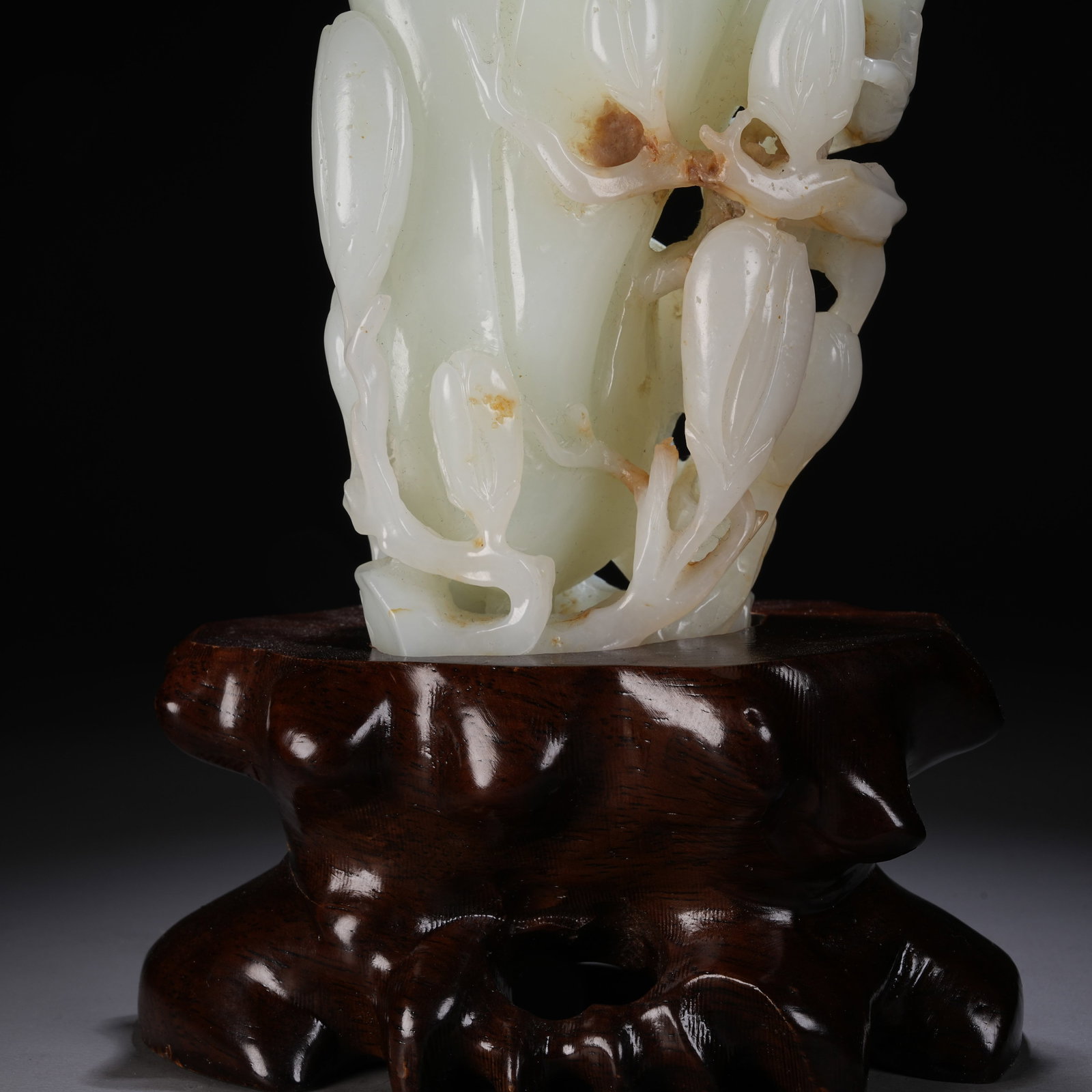 A HETIAN JADE FLOWER-FORM VASE INSERT - 3
