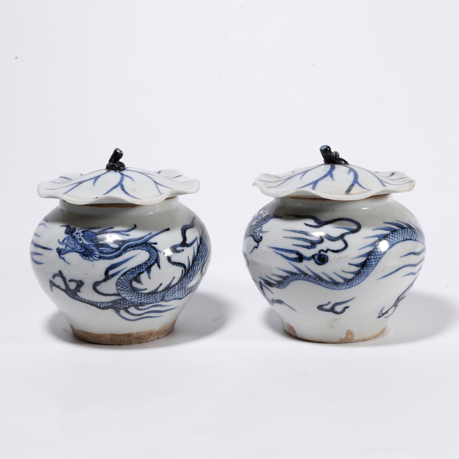 A PAIR OF BLUE AND WHITE LIDDED JARS WITH DRAGON PATTERN (1 of 11)