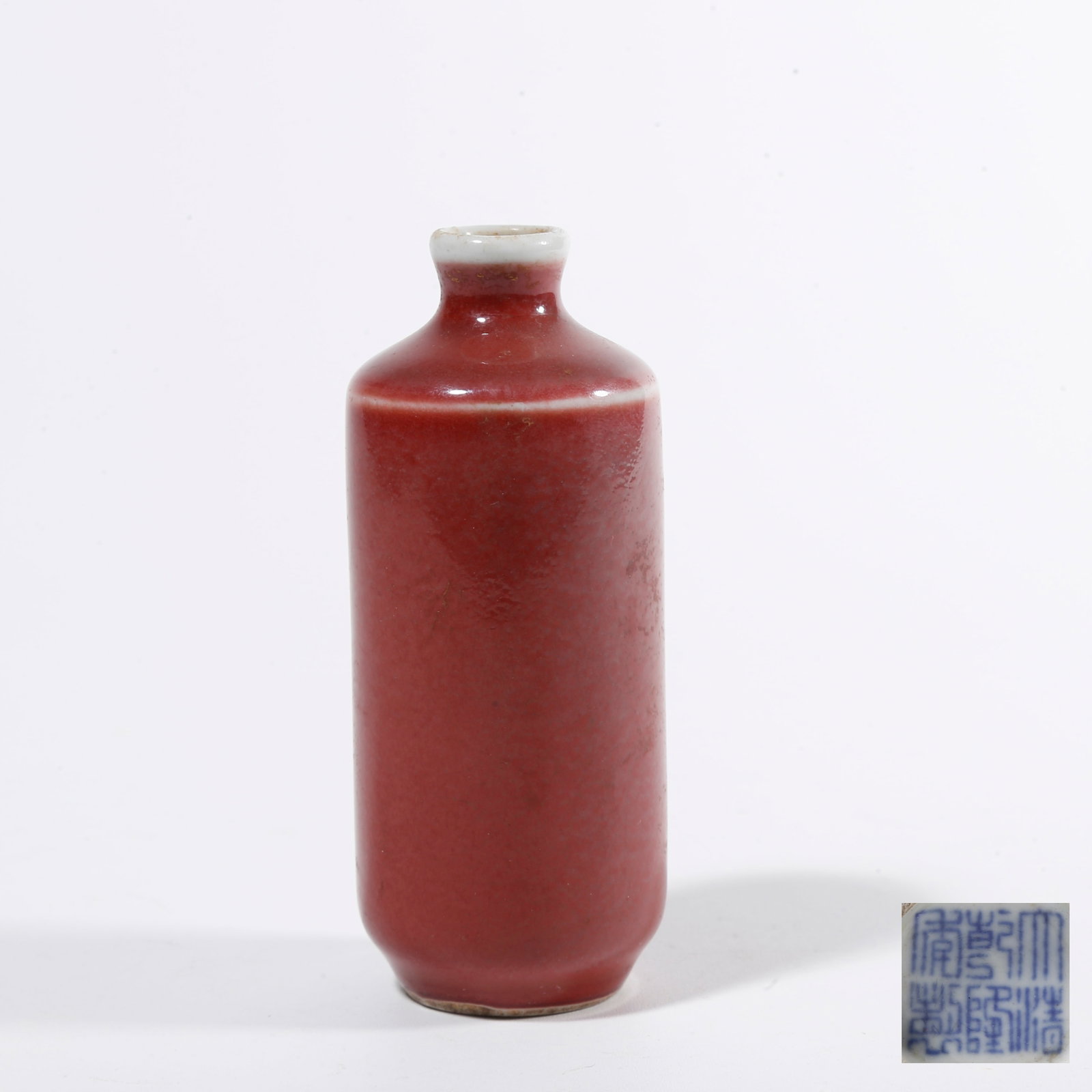 A RED GLAZED SNUFF BOTTLE (1 of 9)