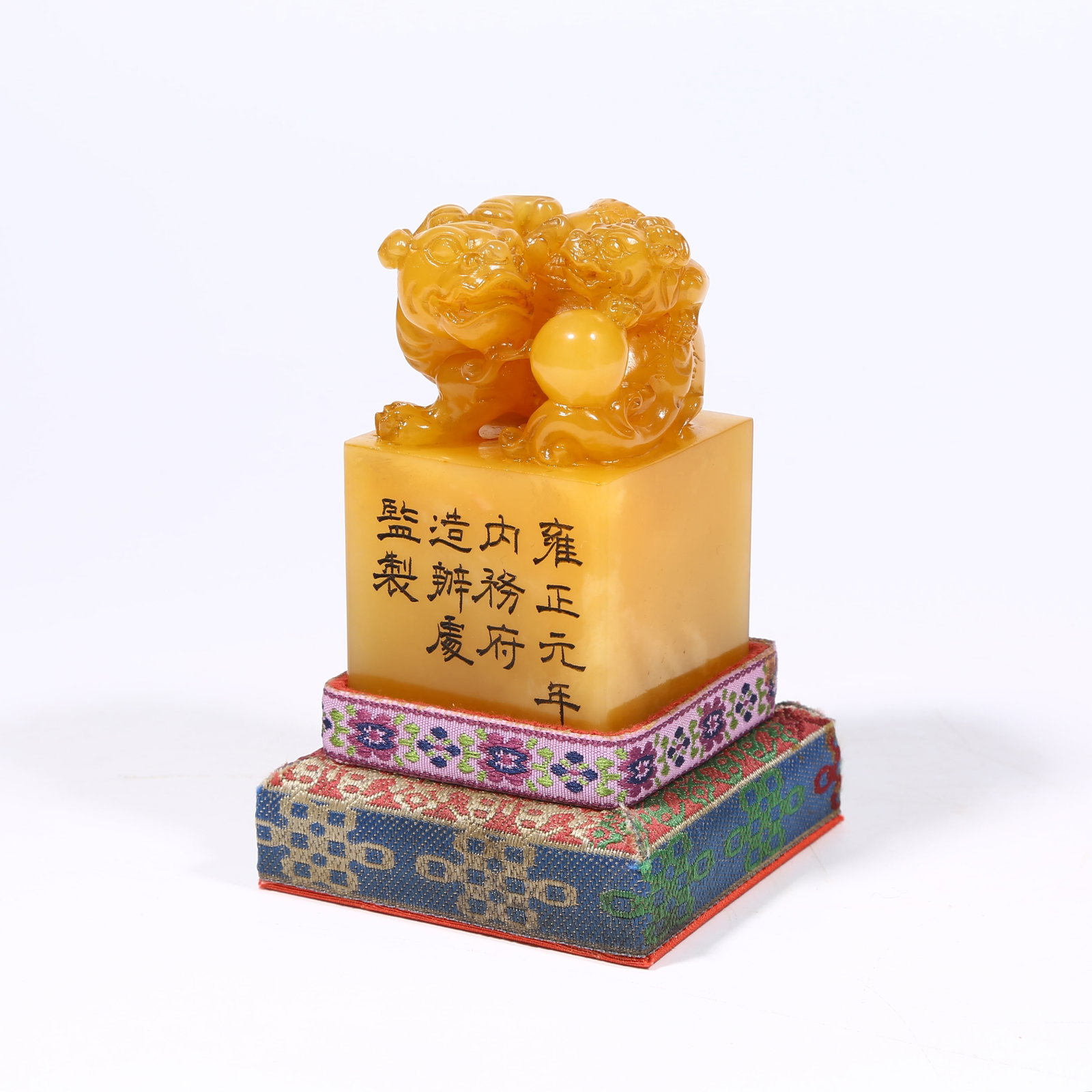 A SHOUSHAN TIANHUANG STONE SEAL WITH BEAST KNOB: Shoushan Tianhuang stone seal with beast knob