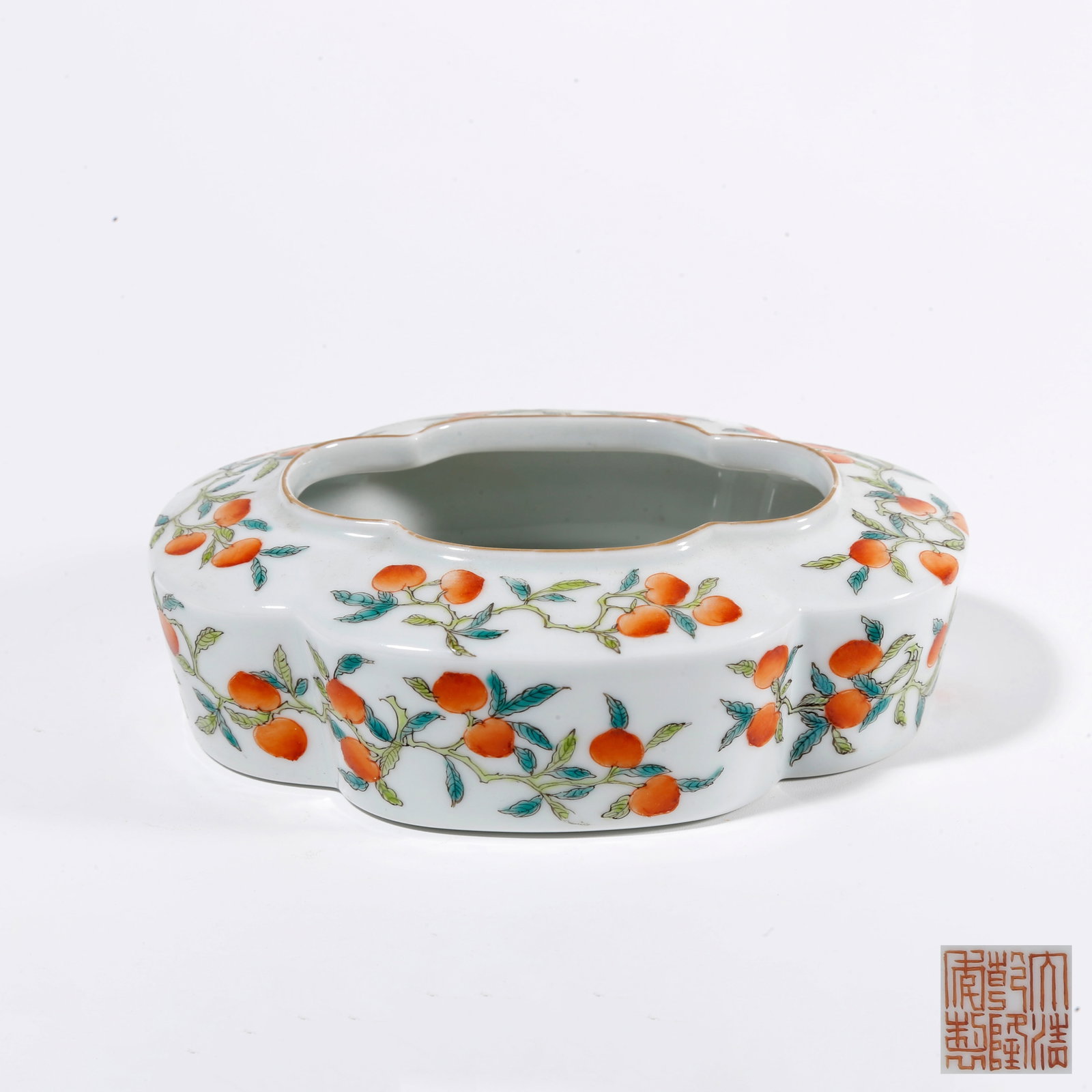 A FAMILLE ROSE WASHER WITH PEACH PATTERN (1 of 9)