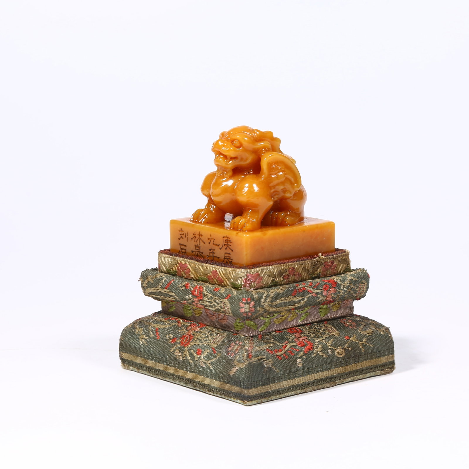 A SHOUSHAN TIANHUANG STONE SEAL WITH BEAST KNOB: Shoushan Tianhuang stone seal with beast knob. PROVENANCE: Highlight of this sale is part of the collection of K'ung Hsiang-Hsi (Kong Xiangxi, 孔祥熙, 1880-1967). Born in Taigu, Shan