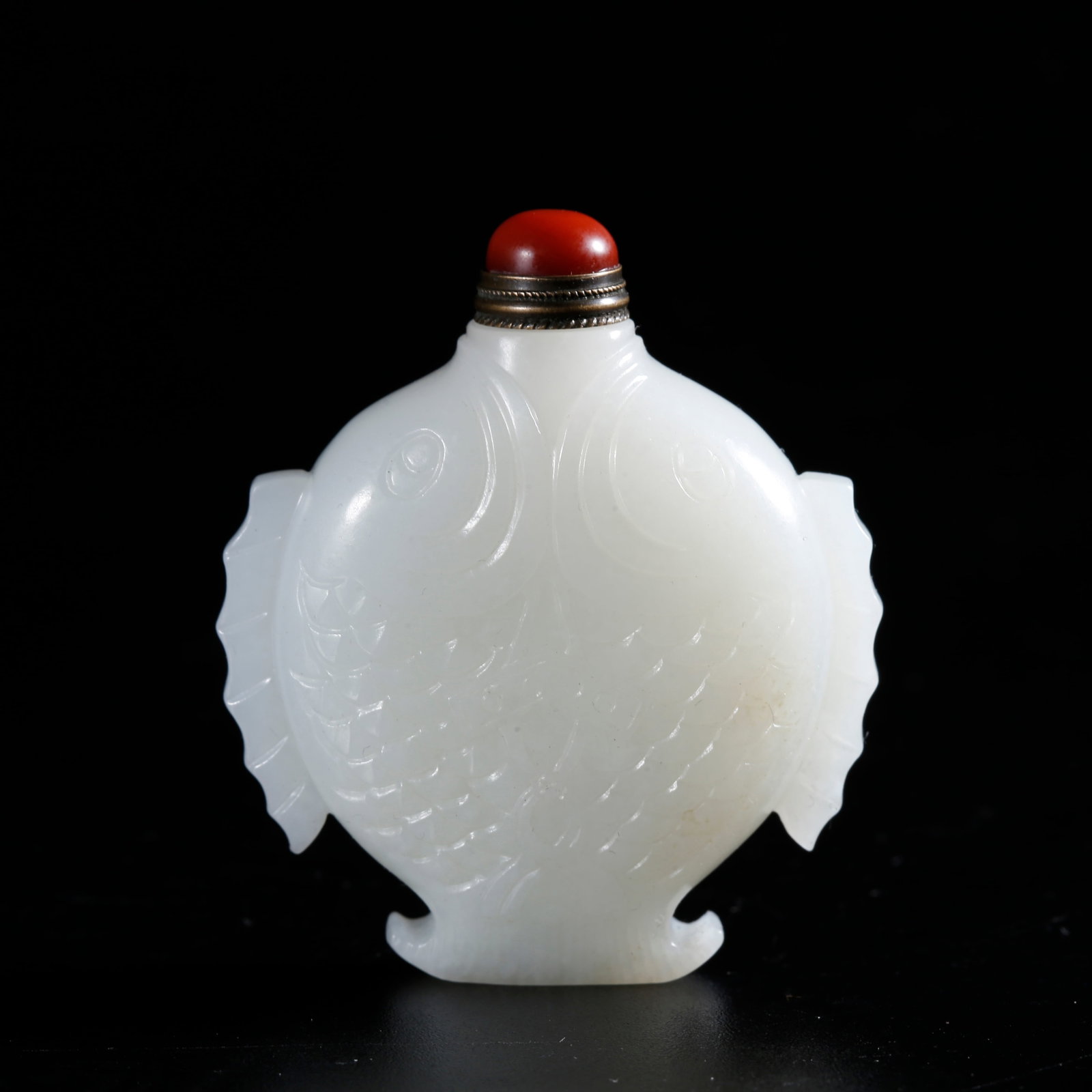 A HOTAN JADE CARVED DOUBLE-FISH SHAPED SNUFF BOTTLE (1 of 10)