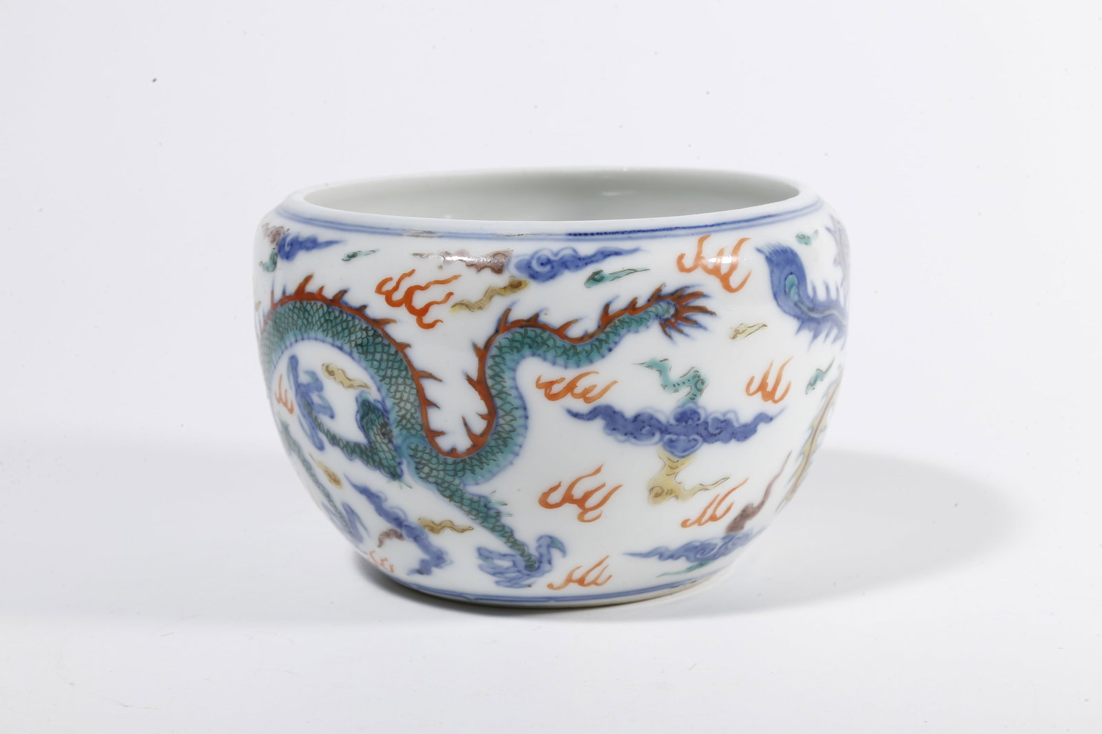 A DOUCAI JAR WITH DRAGON AND PHOENIX PATTERN - 2