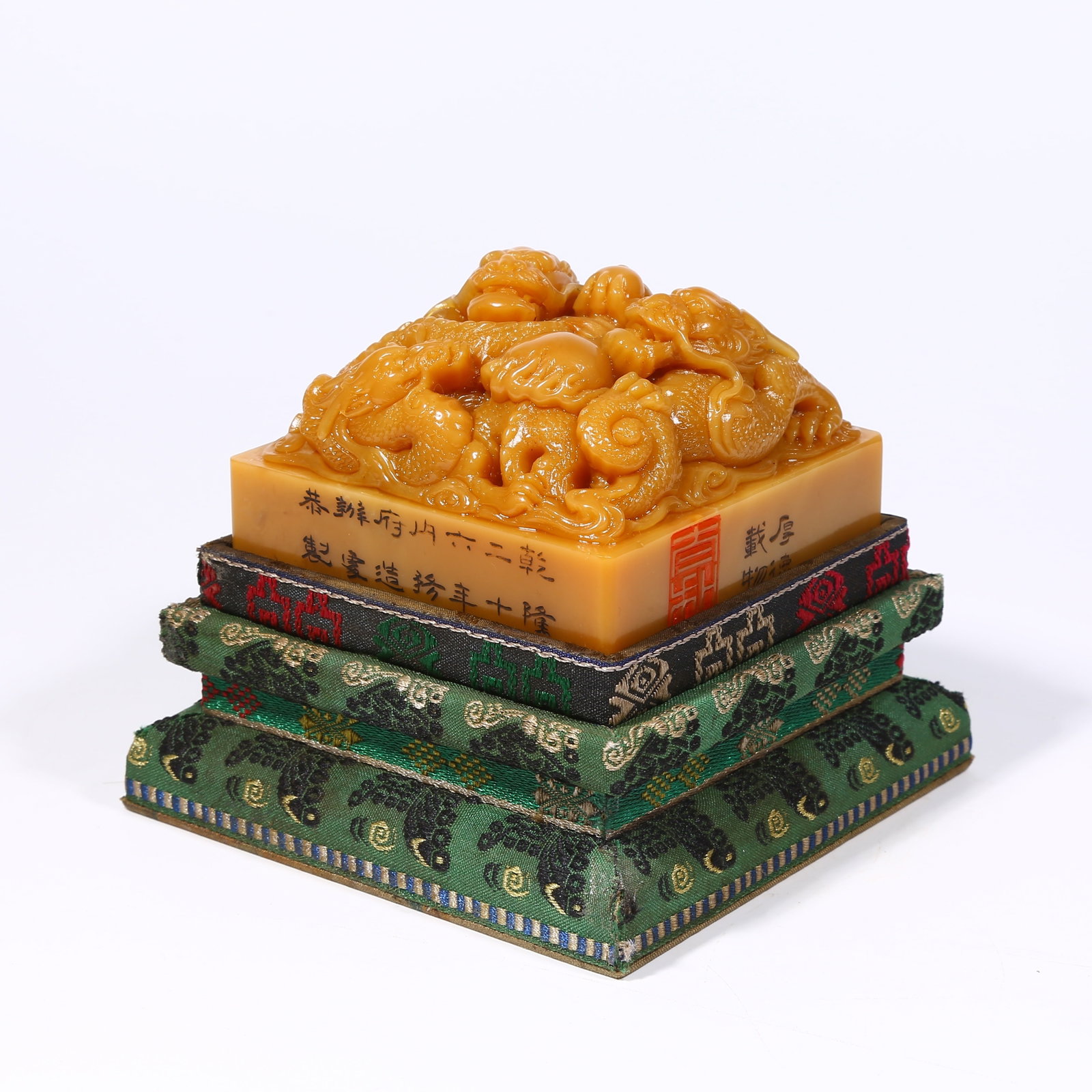A SHOUSHAN TIANHUANG STONE SEAL WITH DRAGON KNOB (1 of 8)