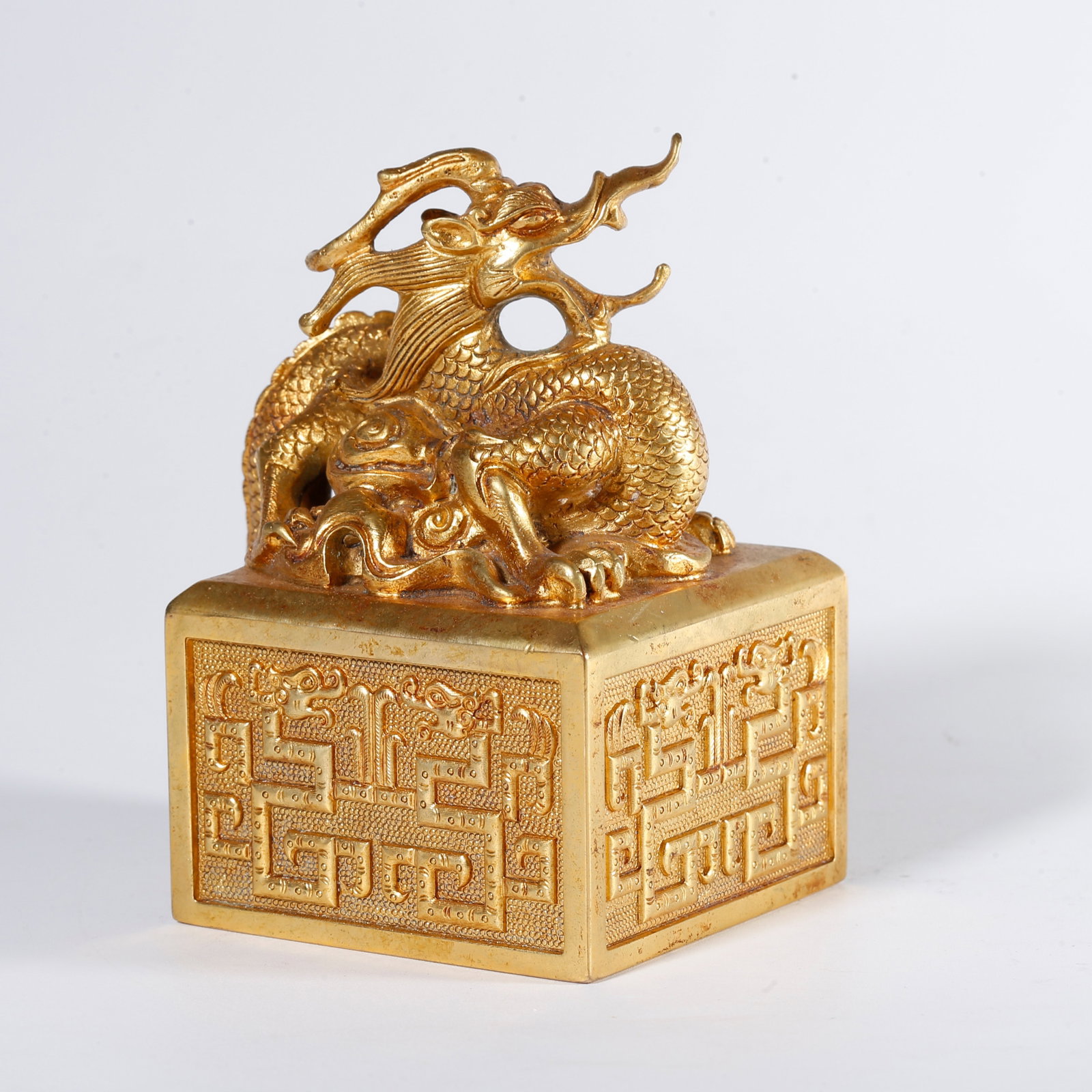 A GILT BRONZE SEAL WITH DRAGON KNOB (1 of 9)