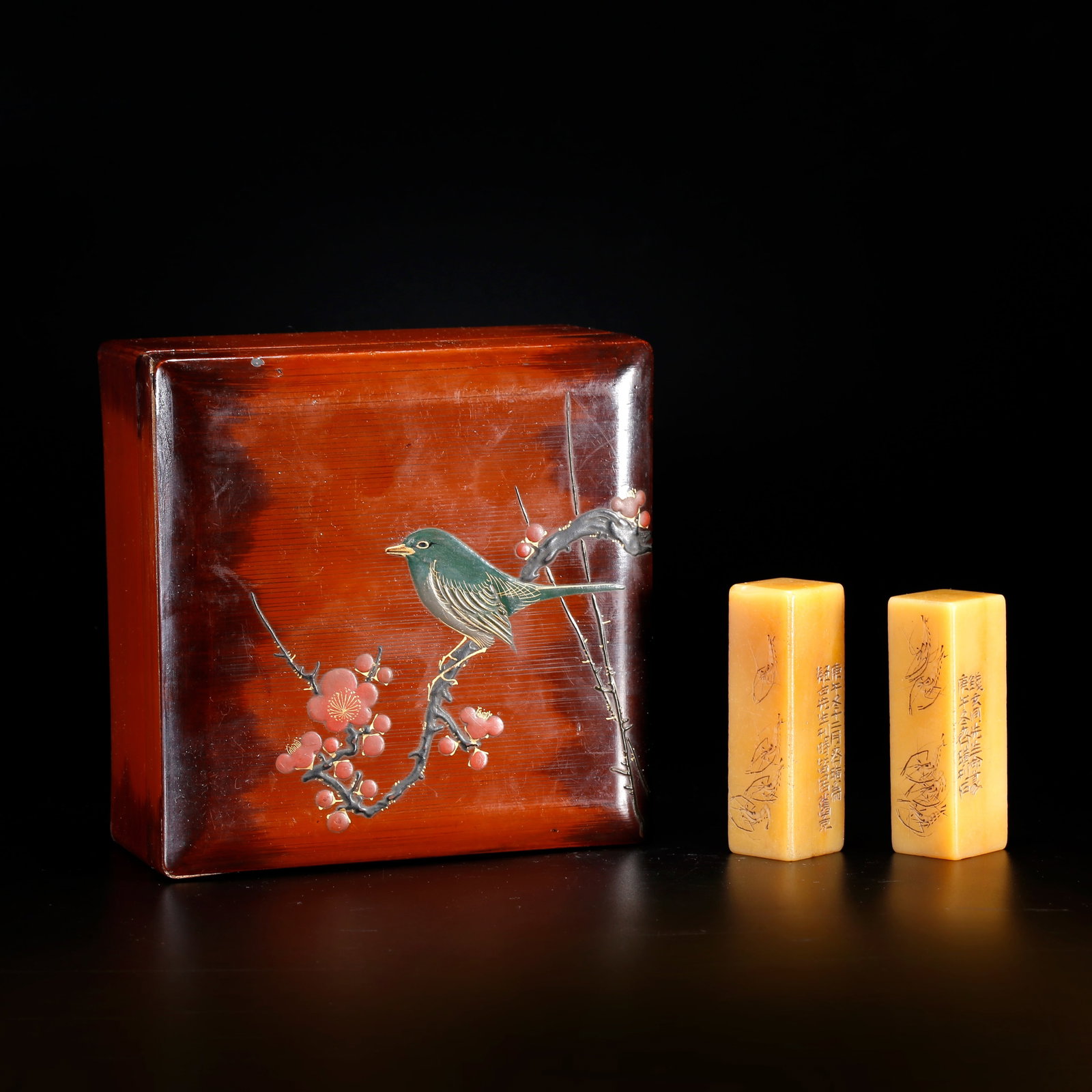 A SEAL CARVED WITH SHRIMP PATTERN (1 of 9)
