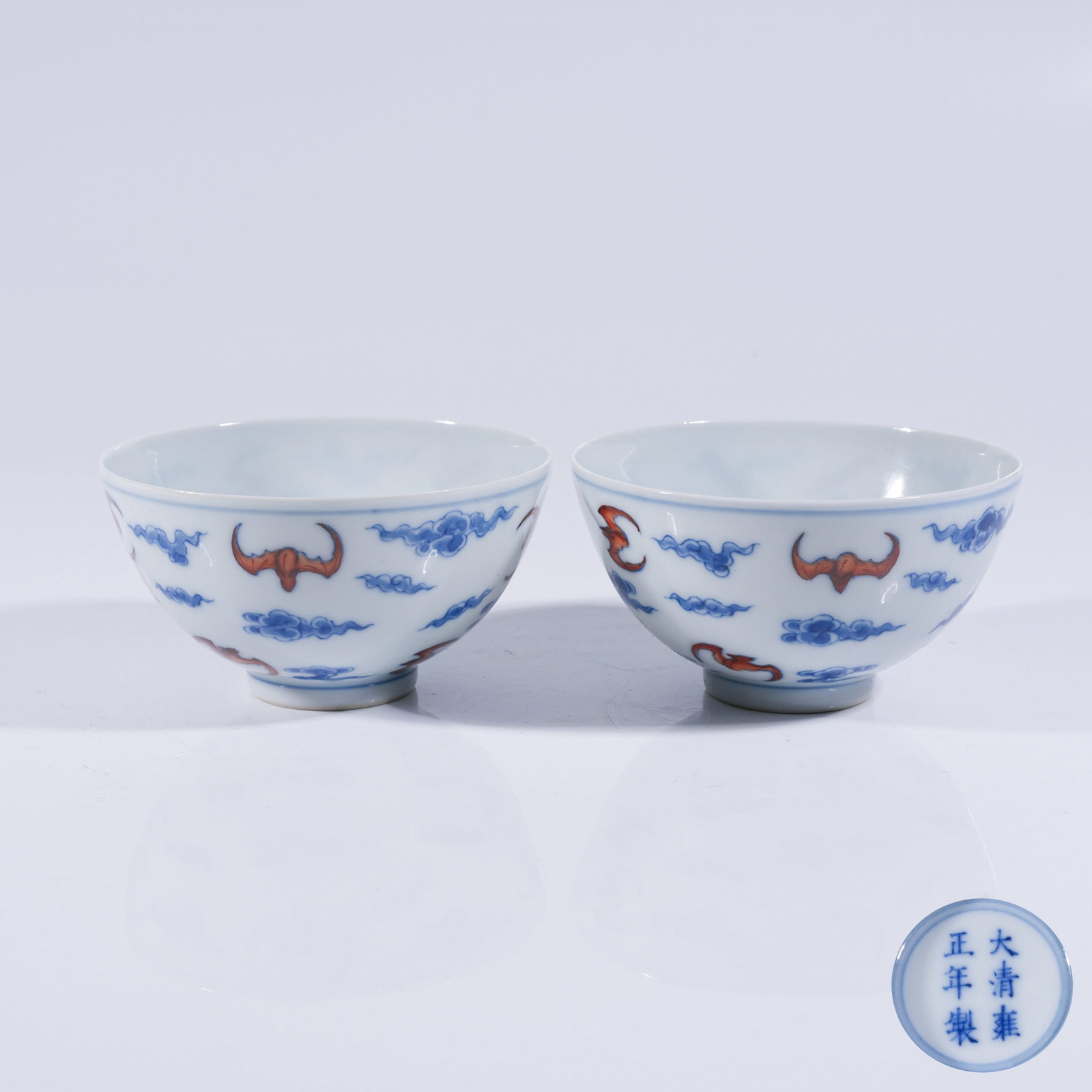 A SET OF BLUE AND WHITE UNDERGLAZE RED CUPS WITH ALL BLESSINGS PATTERN: Set of Blue and White Underglaze Red Cups with All Blessings Pattern