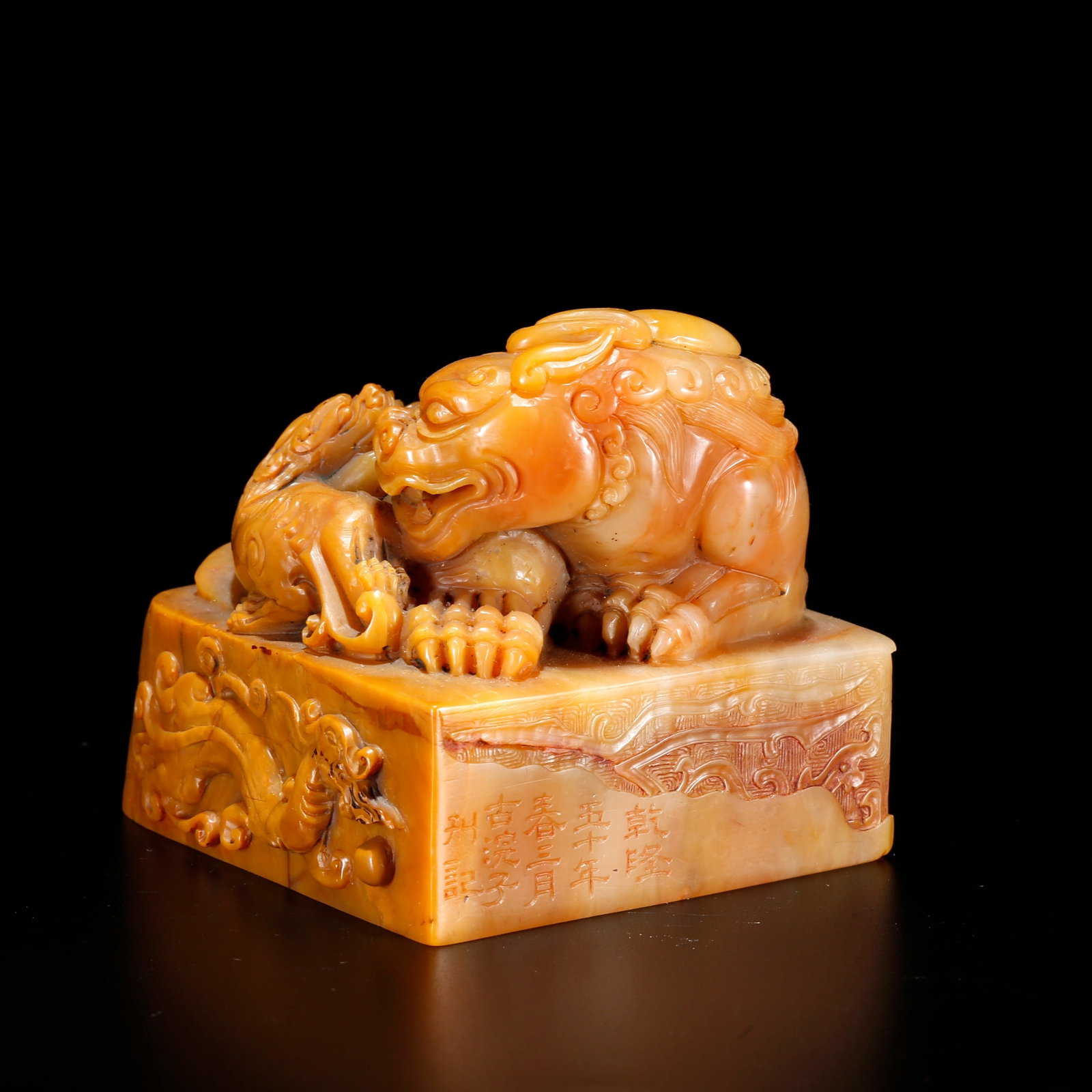 A GRAND AND YOUNG LION KNOB SEAL CARVED FROM SHOUSHAN TIANHUANG STONE: Grand and Young Lion Knob Seal Carved from Shoushan Tianhuang Stone