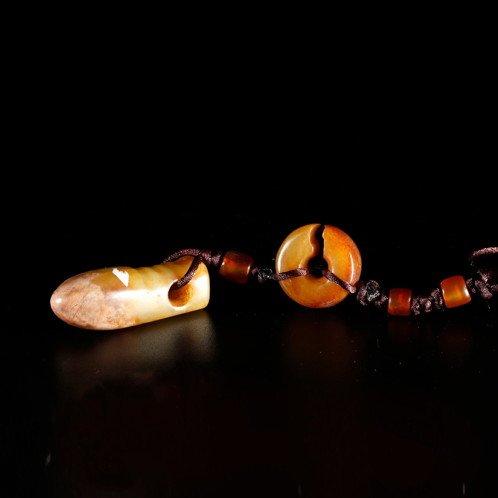 A ARCHAIC JADE CARVED PENDANT ORNAMENT: Archaic jade carved pendant ornament