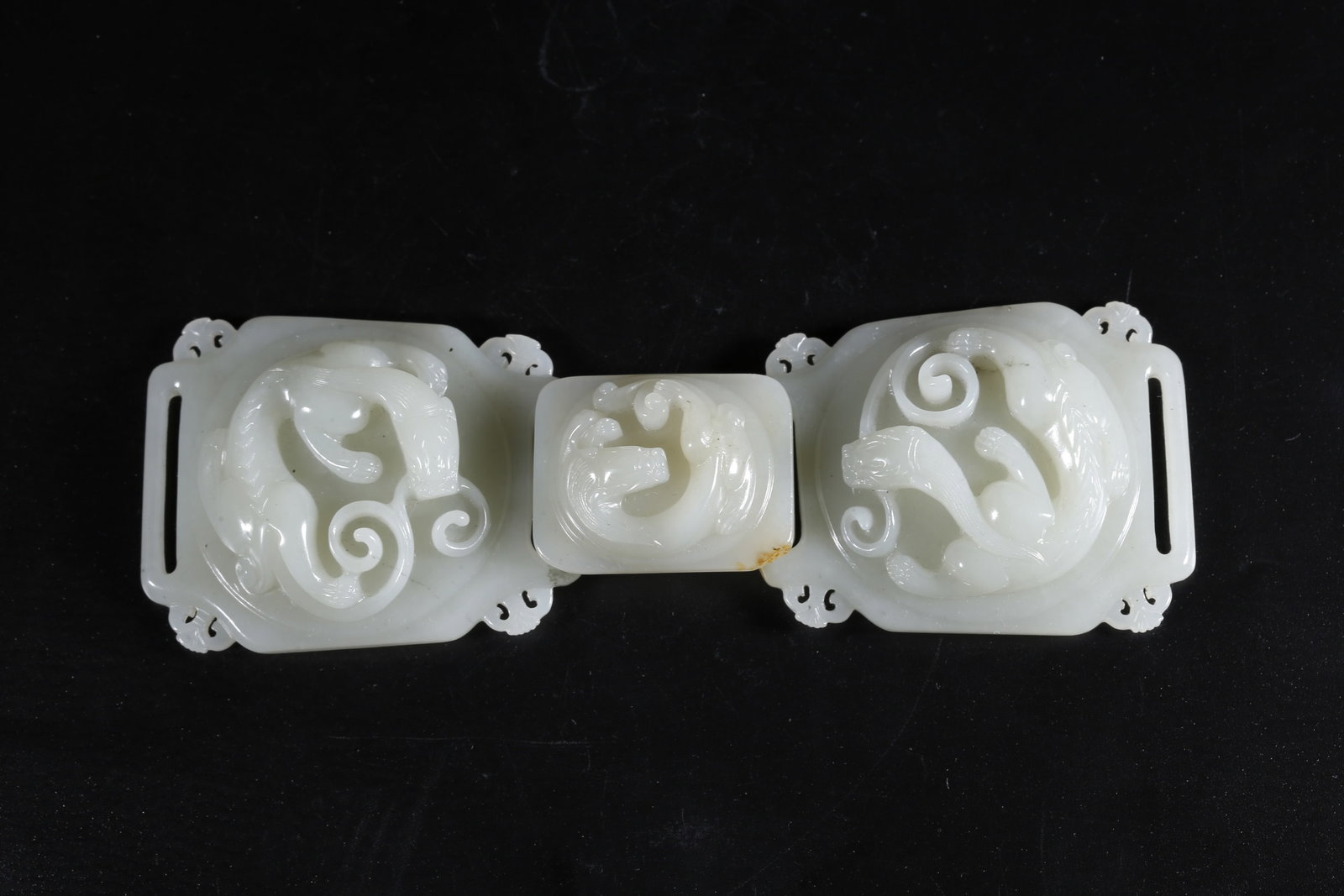 A HOTAN JADE CARVED DRAGON PATTERN BELT HOOK (1 of 9)