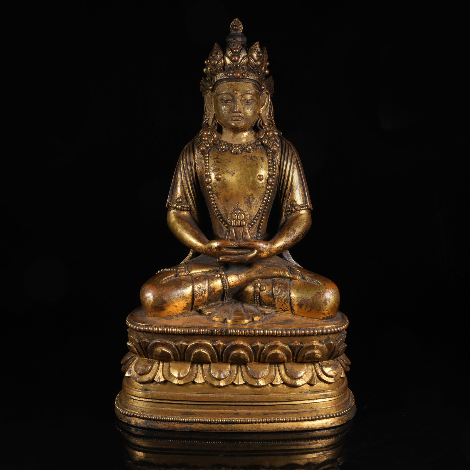 A GILT BRONZE STATUE OF AMITAYUS: Gilt Bronze Statue of Amitayus