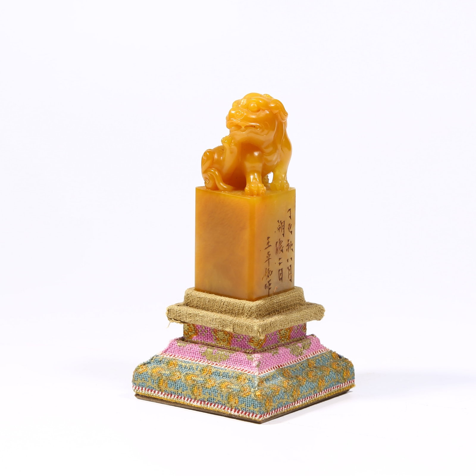 A SHOUSHAN TIANHUANG STONE SEAL WITH LION KNOB: Shoushan Tianhuang stone seal with lion knob