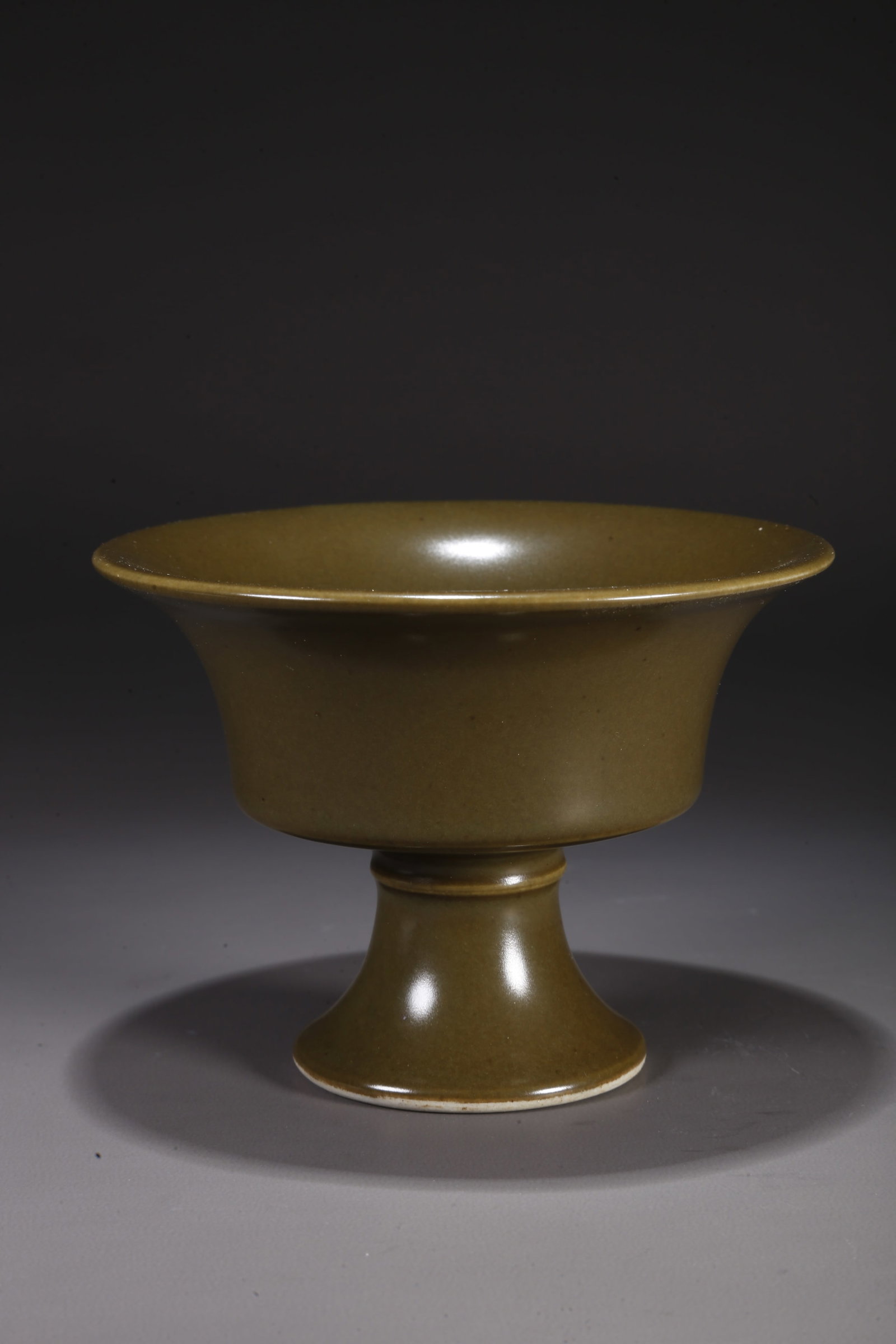 A TEA-DUST GLAZED STEMMED CUP - 3
