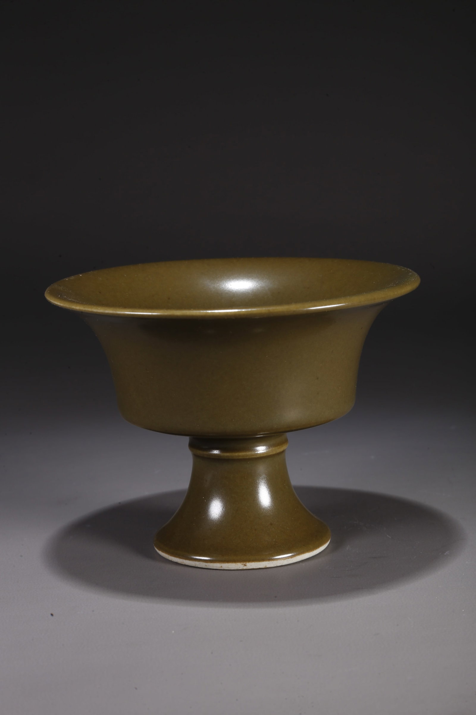 A TEA-DUST GLAZED STEMMED CUP - 4