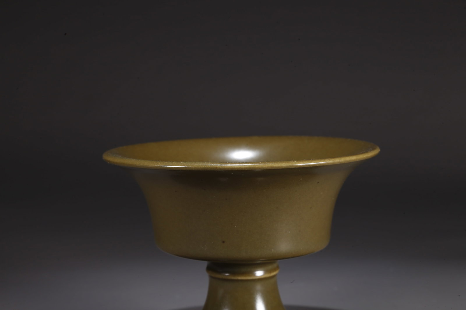 A TEA-DUST GLAZED STEMMED CUP - 6