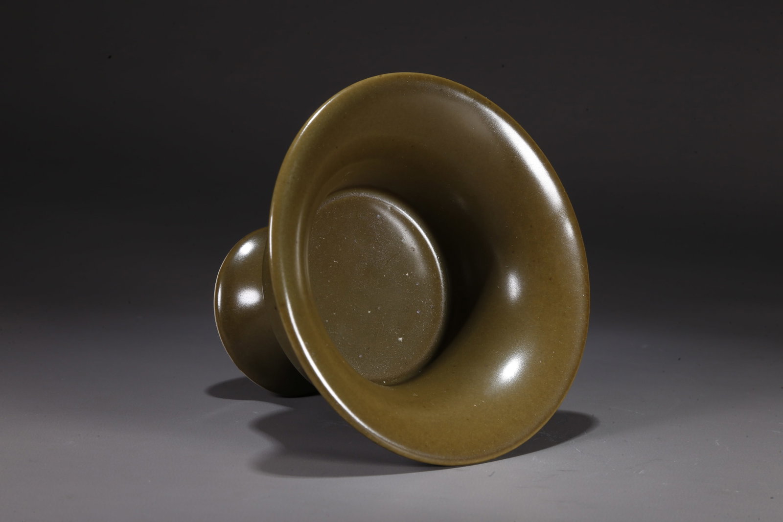 A TEA-DUST GLAZED STEMMED CUP - 8