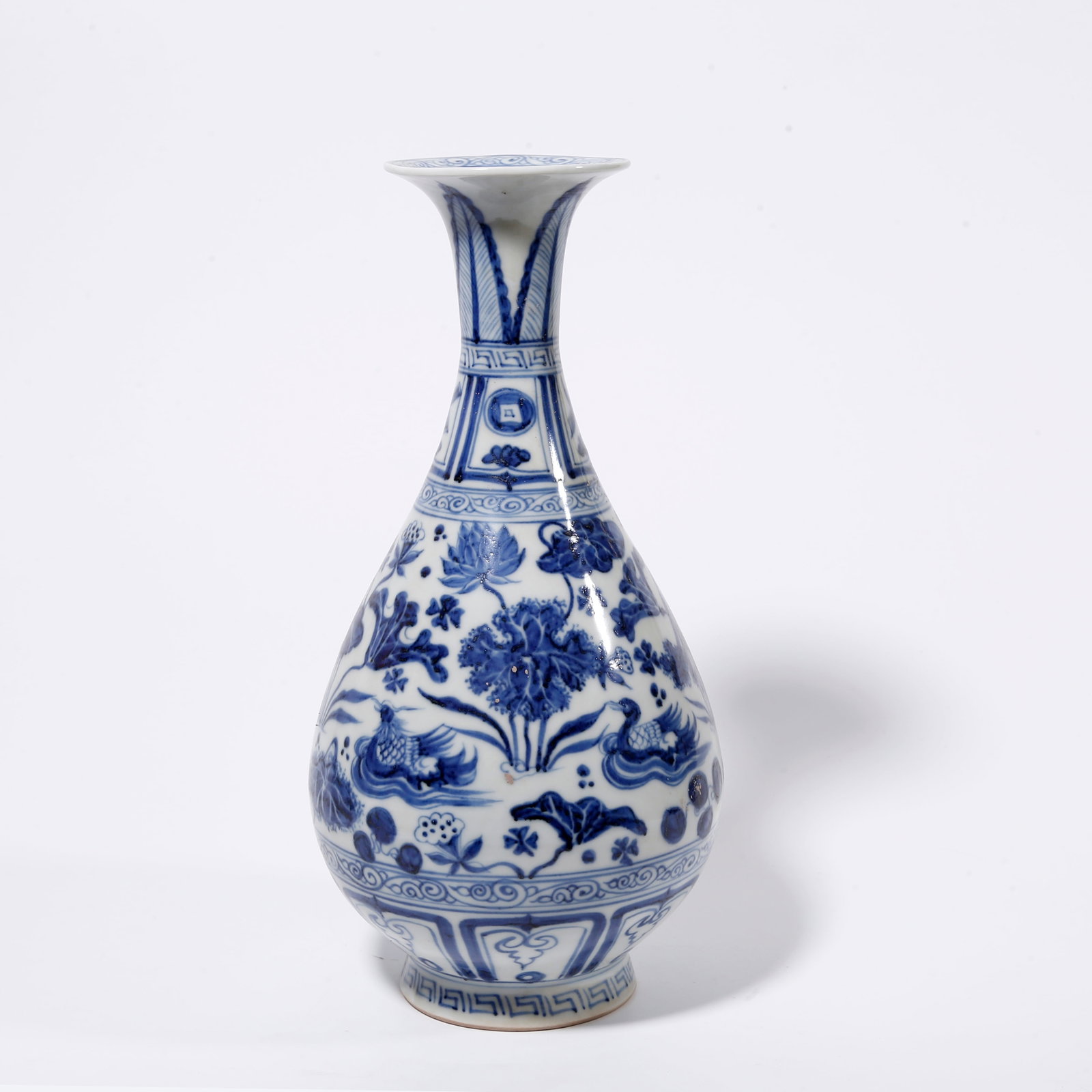 A BLUE AND WHITE PEAR-SHAPED VASE WITH SUCCESSIVE ACADEMIC GLORY PATTERN: Blue and White Pear-shaped Vase with Successive Academic Glory Pattern