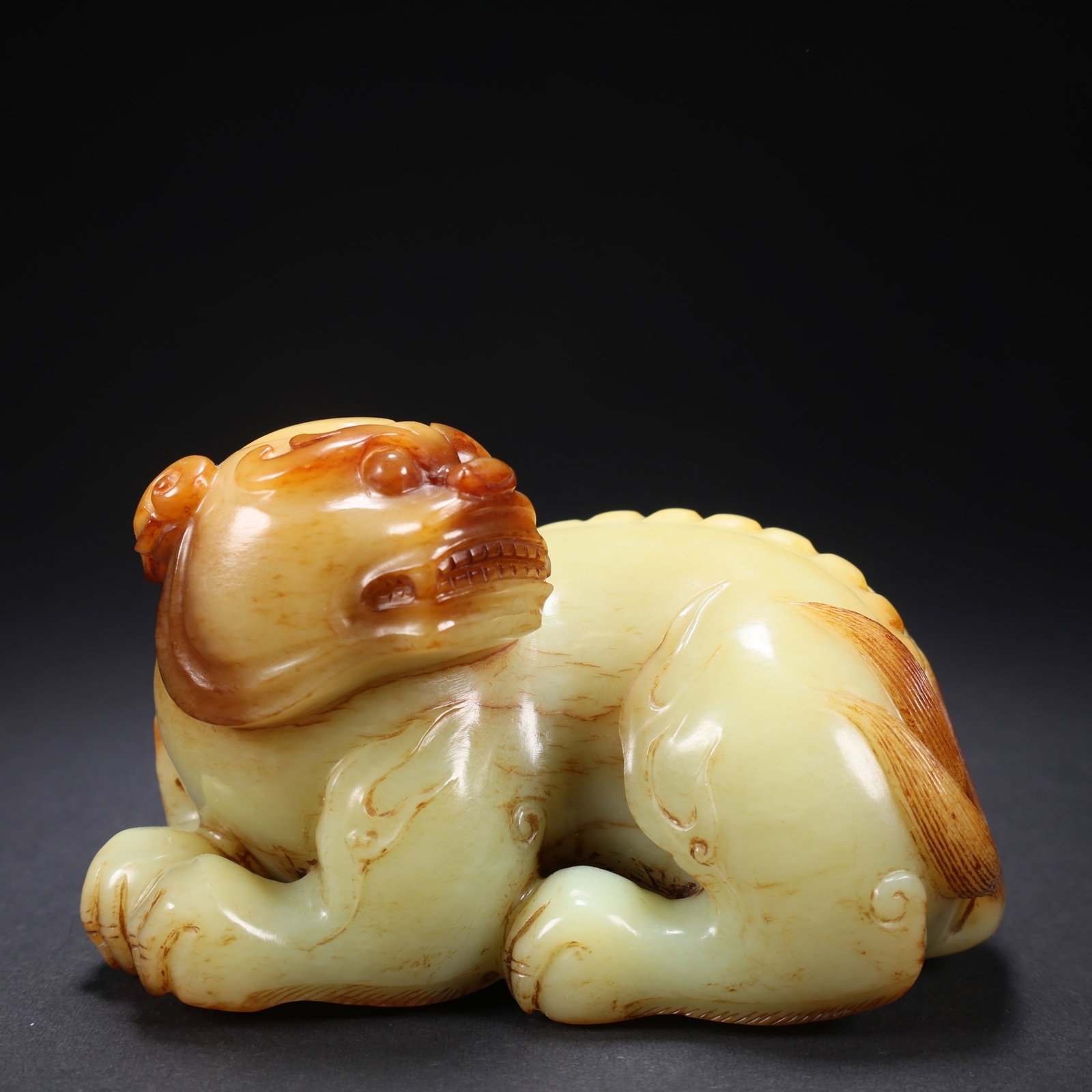 A TIANHUANG JADE LEFT-CURVED BEAST: Tianhuang Jade Left-Curved Beast