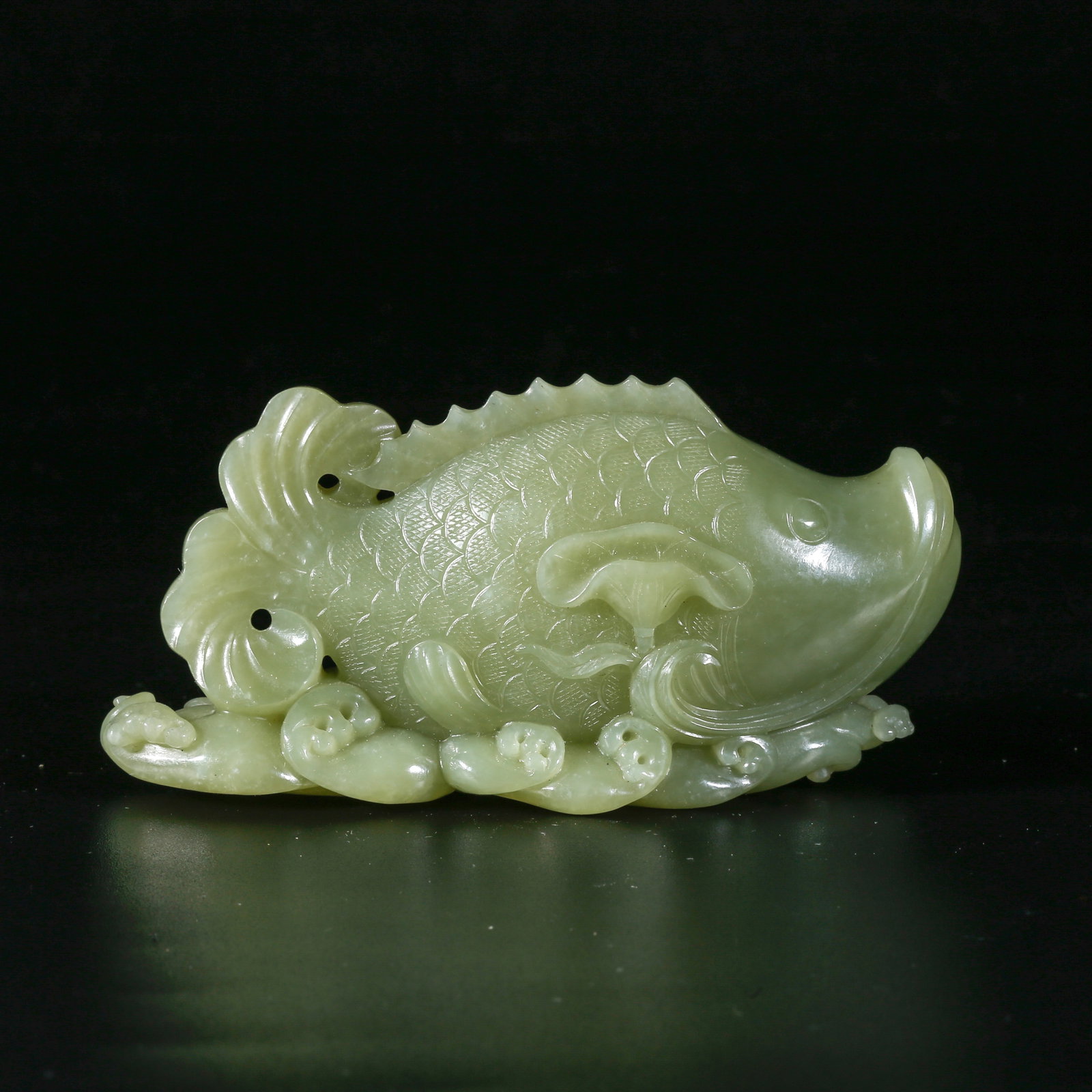 A HETIAN YELLOW JADE CARVING OF FISH FIGURINE (1 of 10)