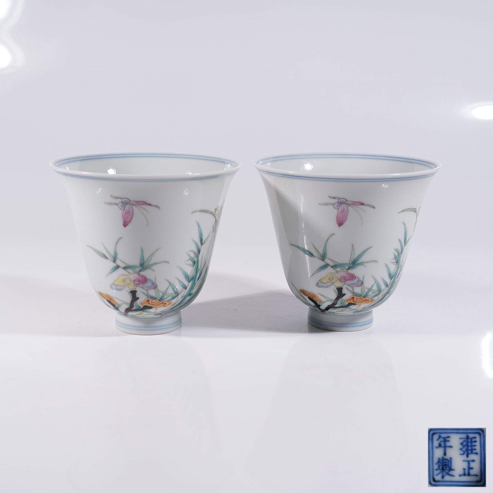 A SET OF FAMILLE ROSE CUPS WITH FLOWER AND BUTTERFLY PATTERN (1 of 10)