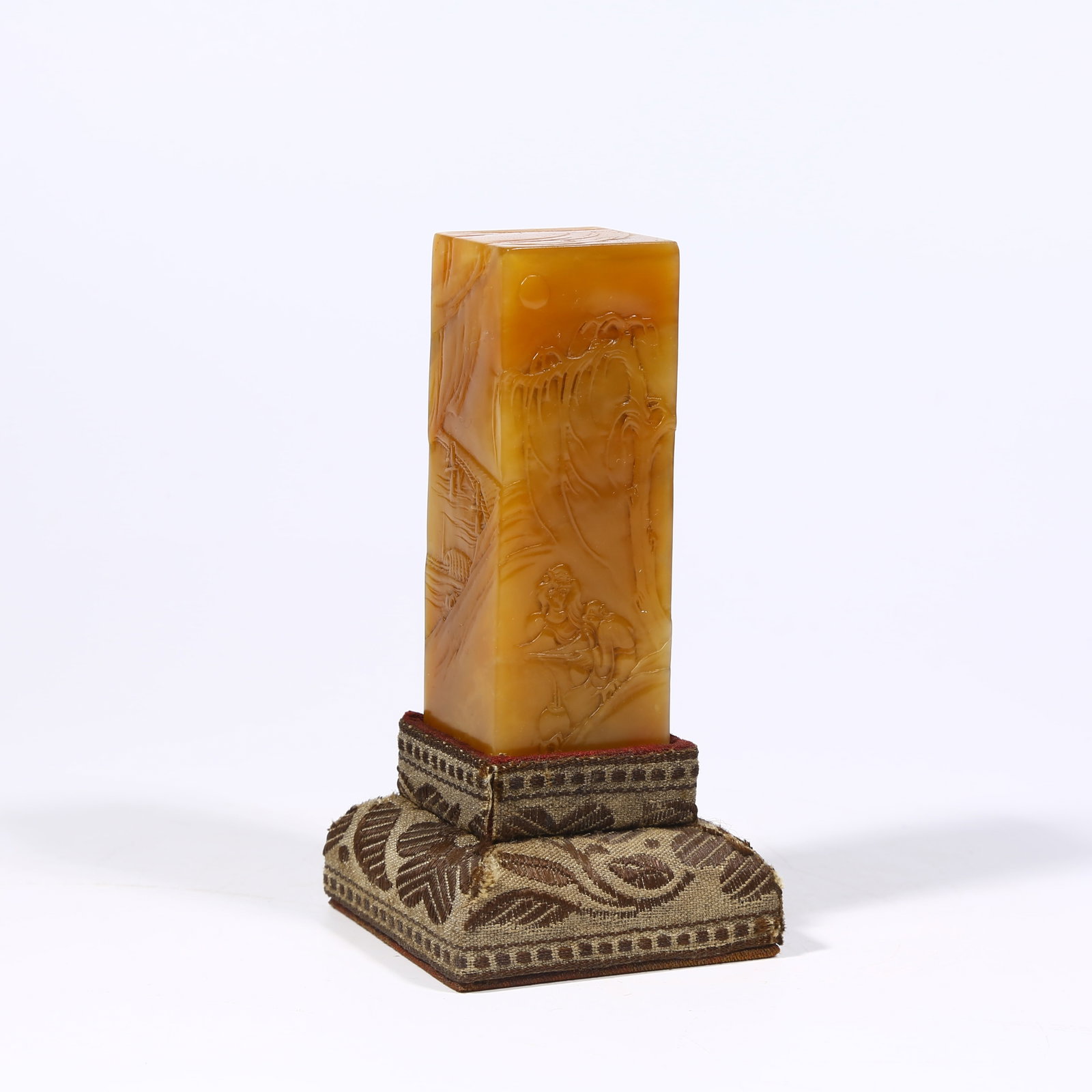 A SHOUSHAN TIANHUANG STONE SEAL WITH SHALLOW-RELIEF FIGURE STORY DESIGN: Shoushan Tianhuang stone seal with shallow-relief figure story design