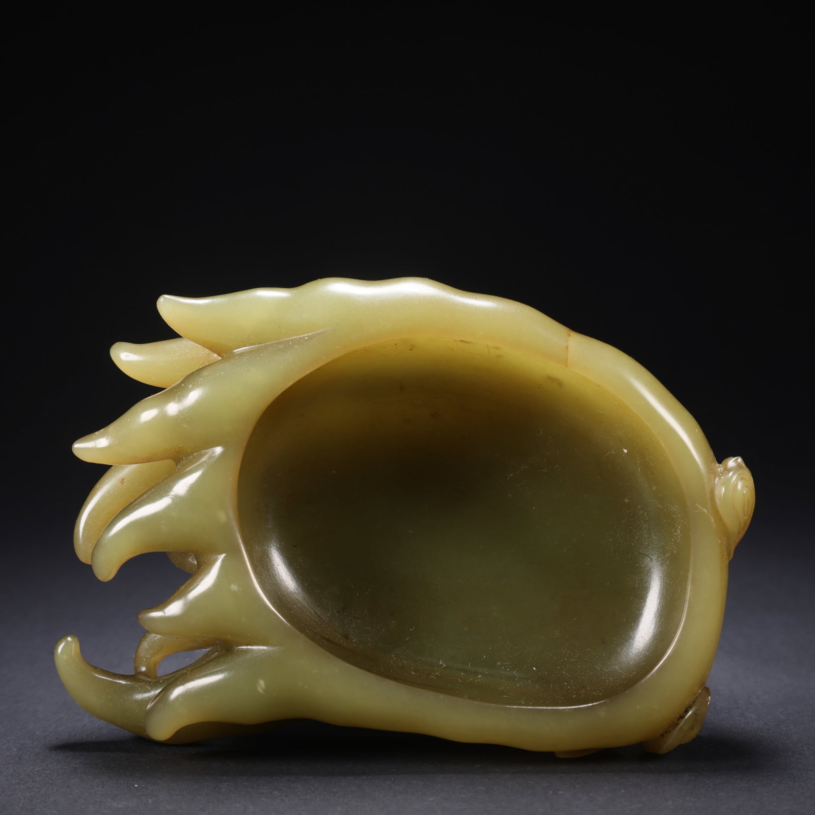 A TIANHUANG JADE BUDDHA’S HAND BRUSH WASHER (1 of 9)