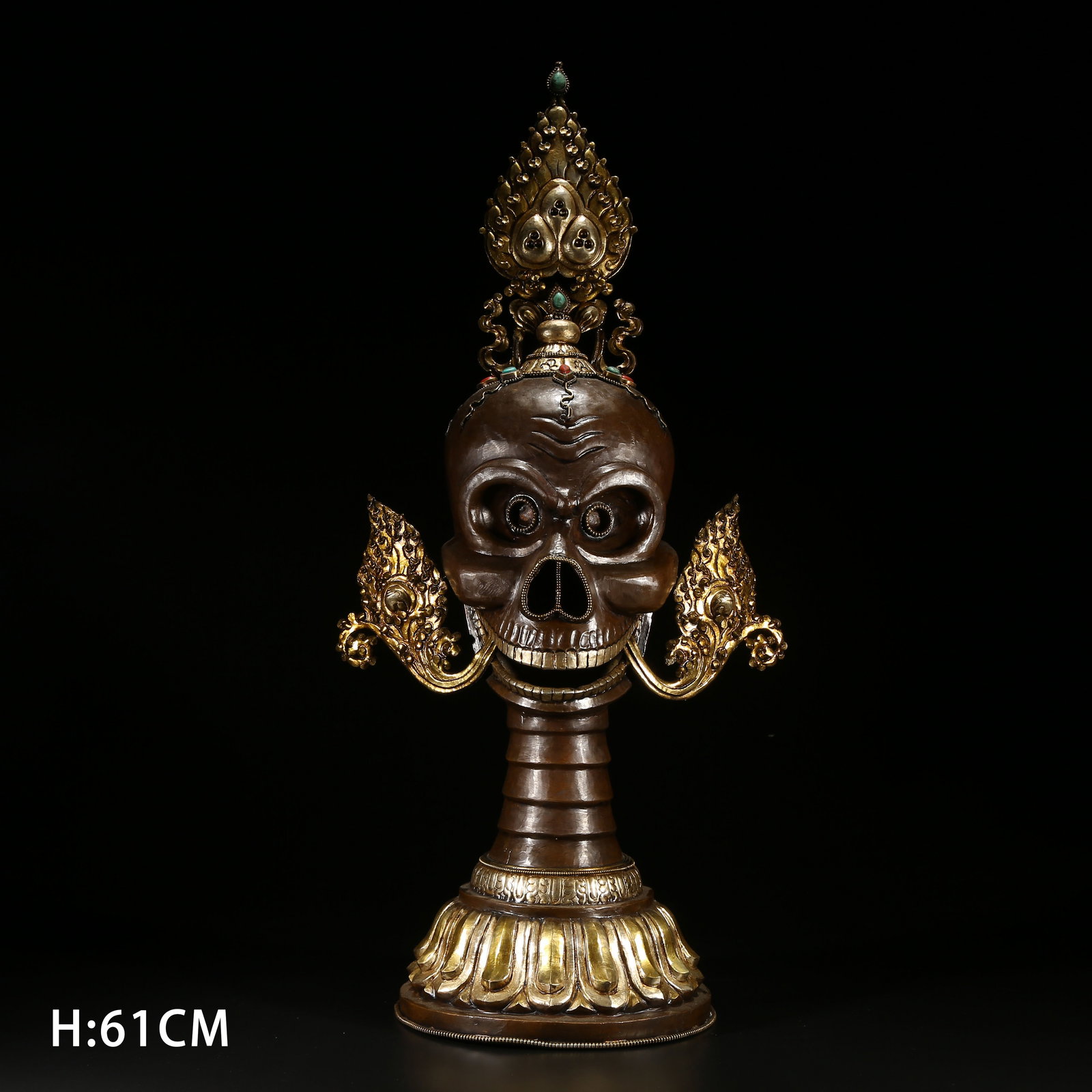A HAMMERED BRONZE SHITUALIN DESK ORNAMENT: Hammered Bronze Shitualin Desk Ornament