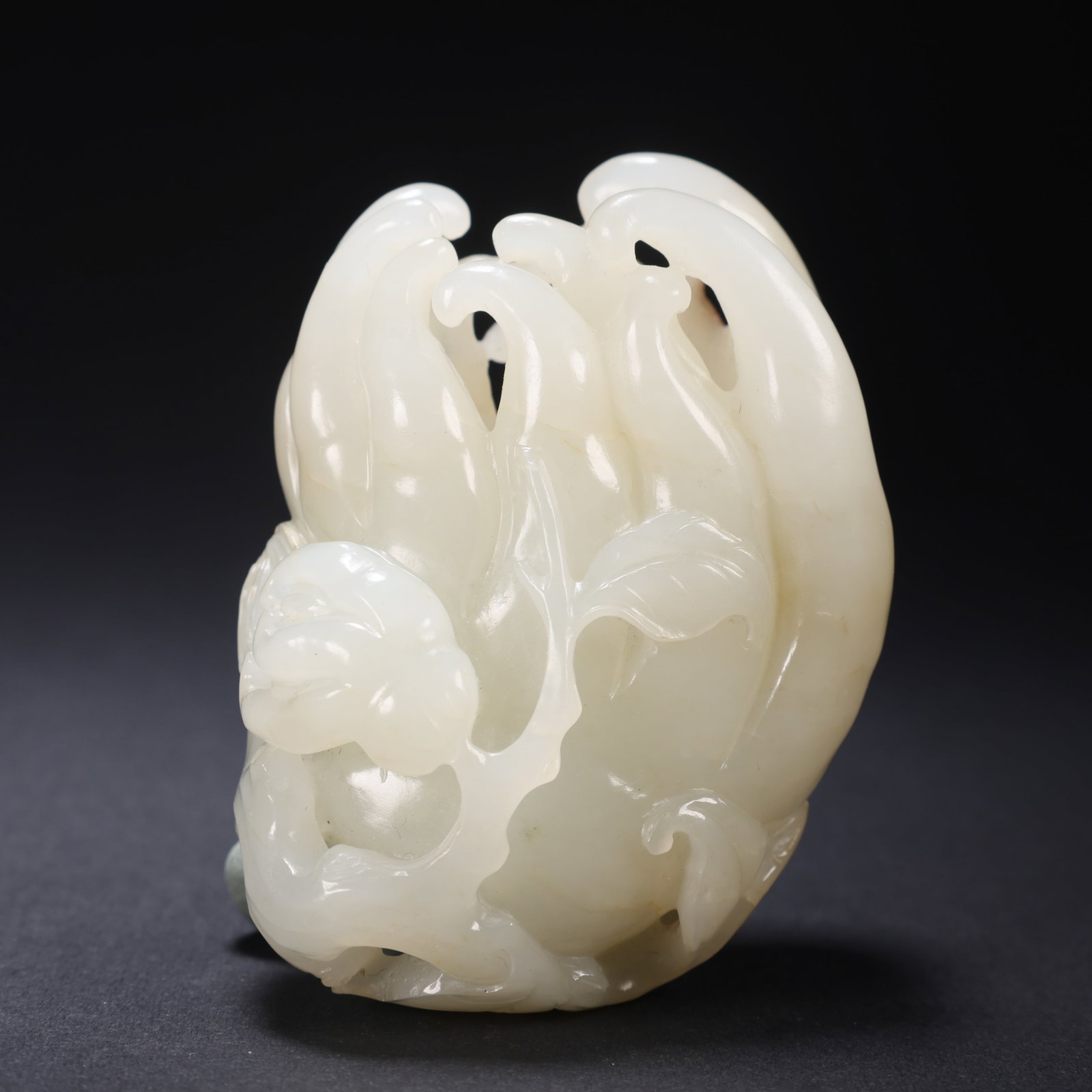 A HETIAN JADE BUDDHA’S HAND (1 of 9)