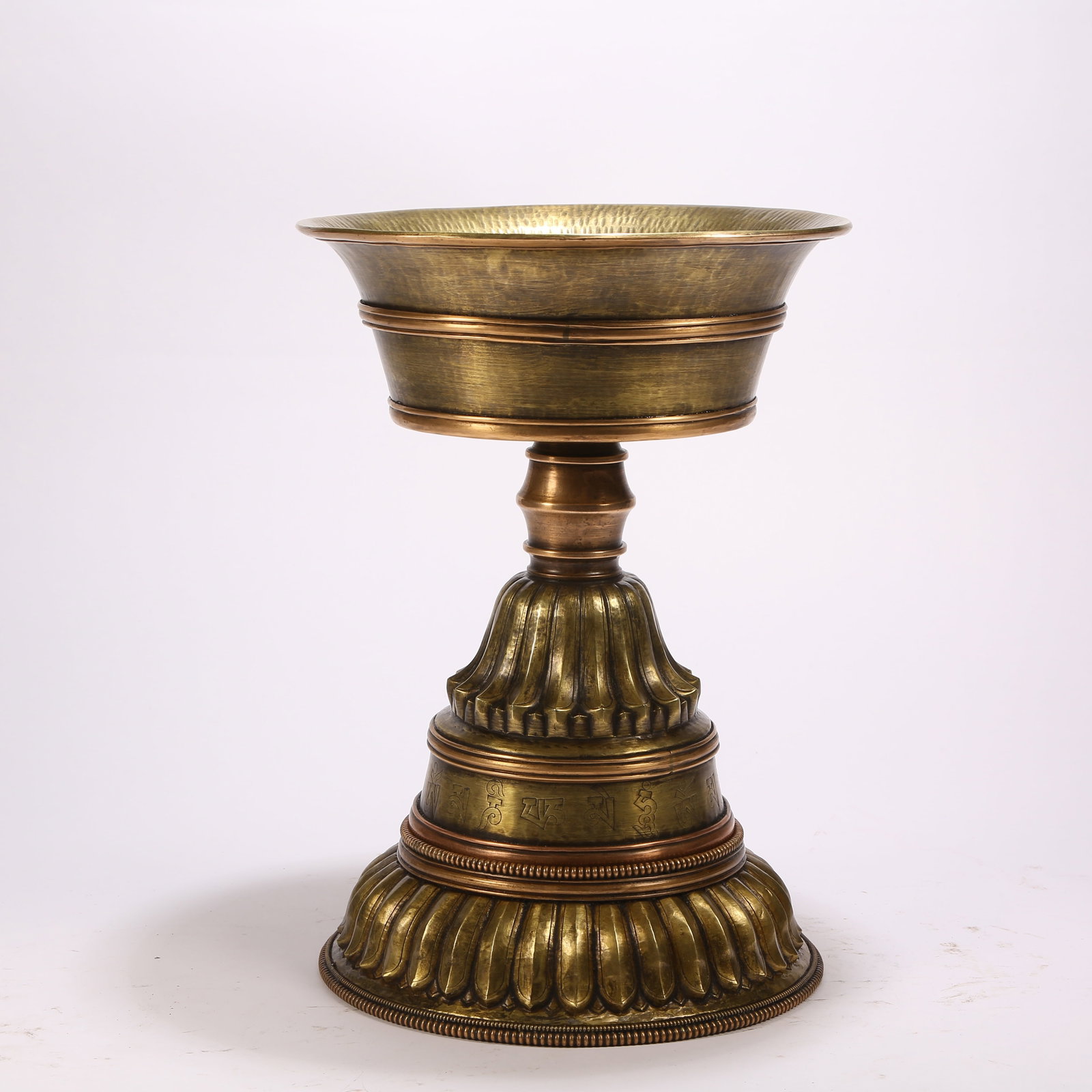 A GILT BRONZE OIL LAMP: Gilt bronze oil lamp