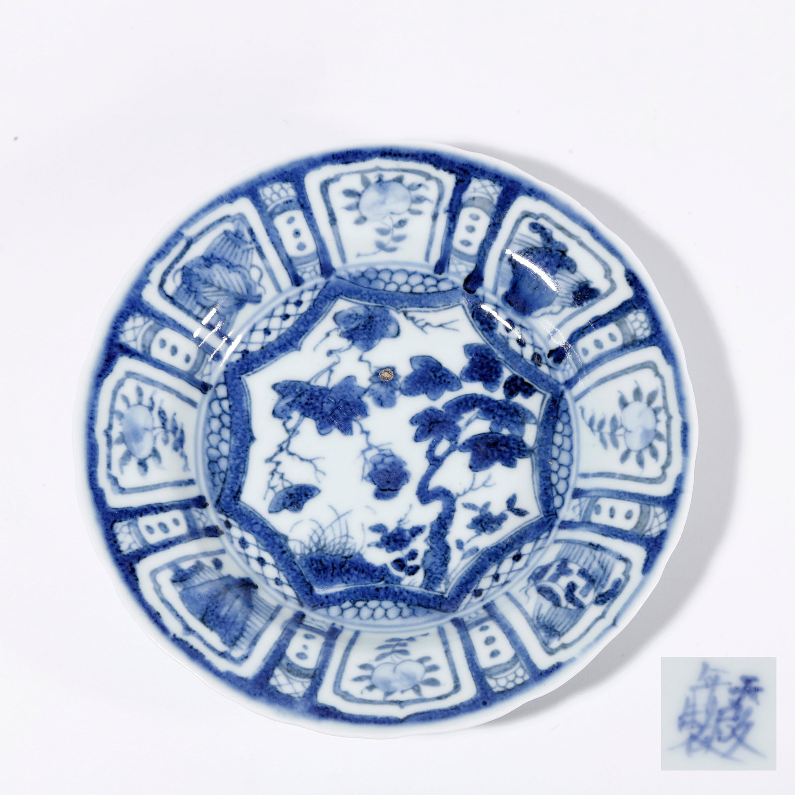 A BLUE AND WHITE WASHER WITH FLORAL PATTERN: Blue and White Washer with Floral Pattern