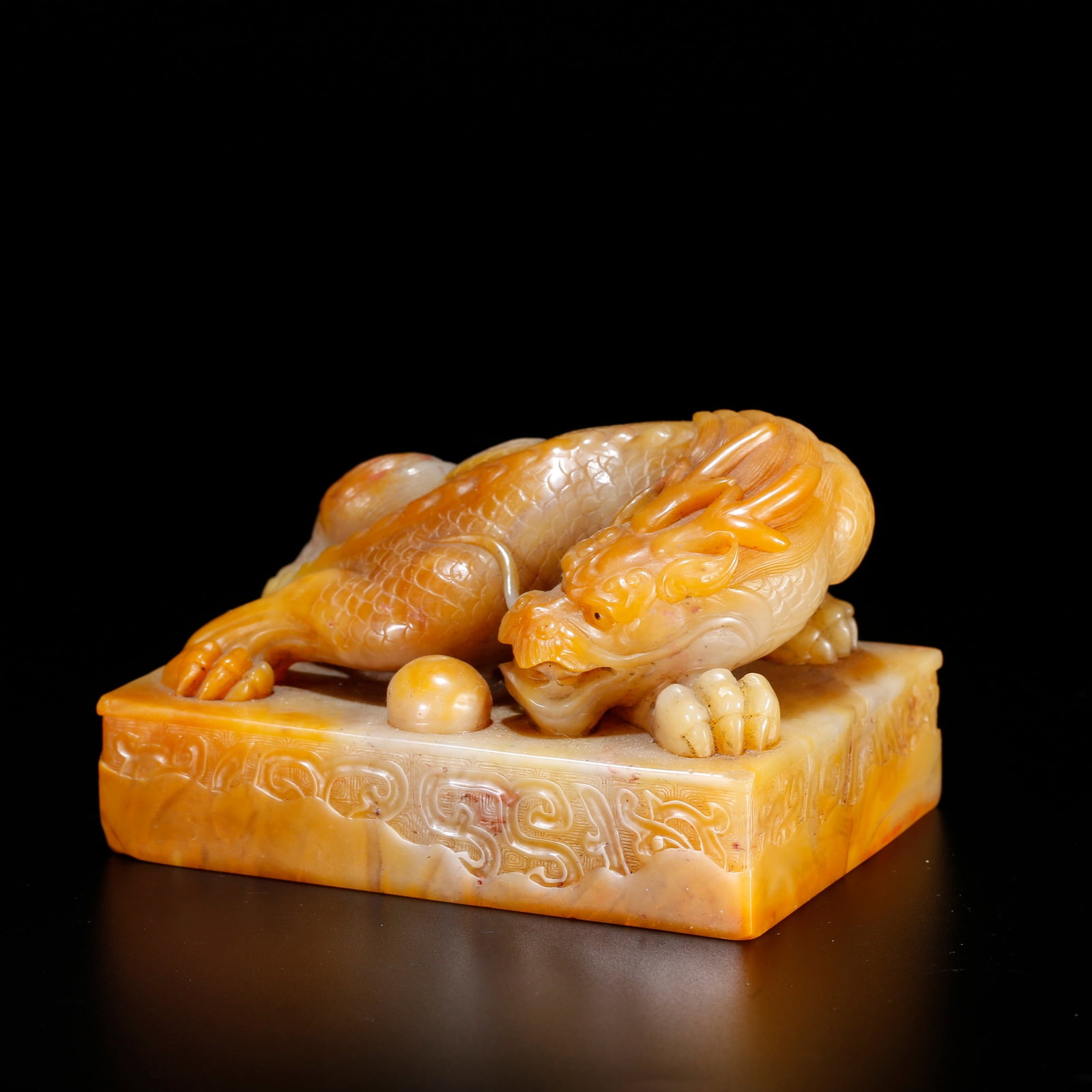 A DRAGON KNOB SEAL CARVED FROM SHOUSHAN STONE (1 of 10)