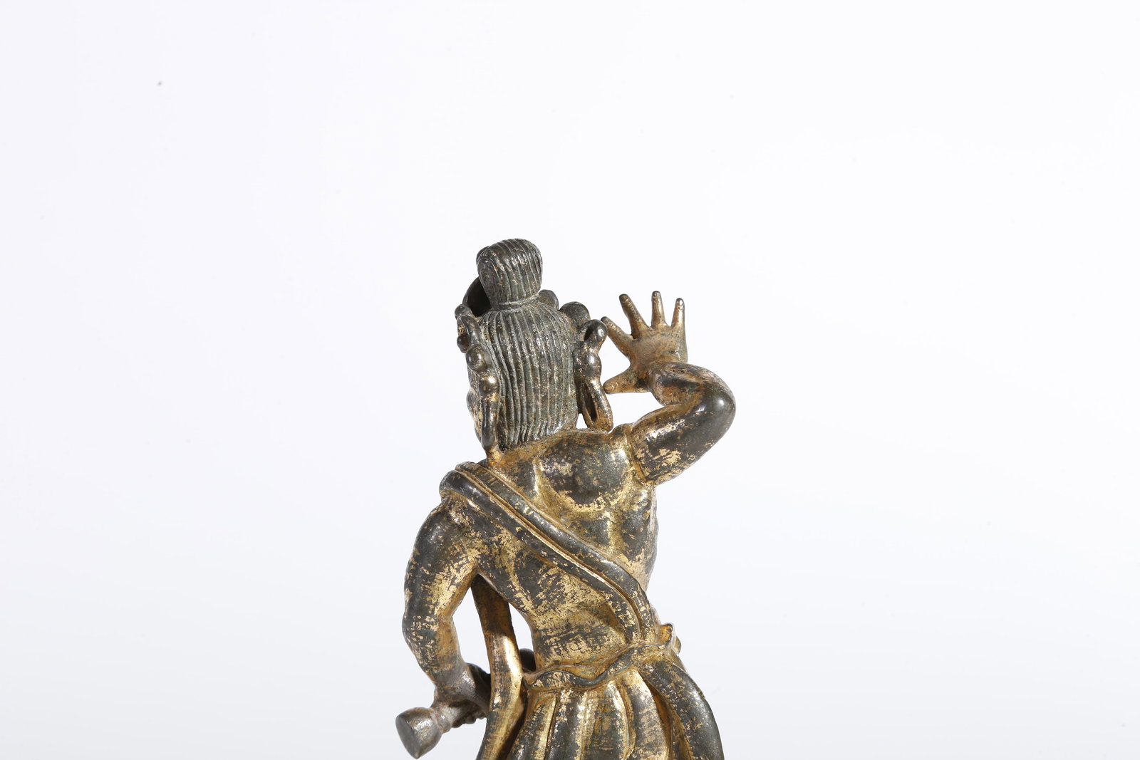 A GILT BRONZE STATUE - 4