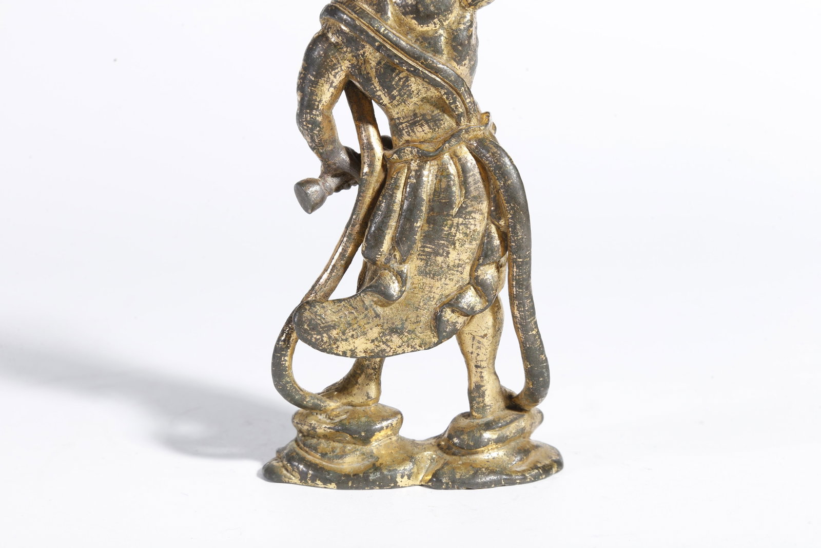 A GILT BRONZE STATUE - 5