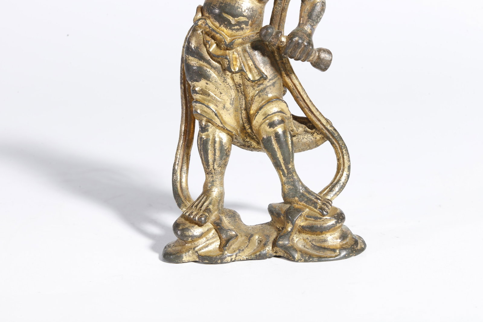 A GILT BRONZE STATUE - 8