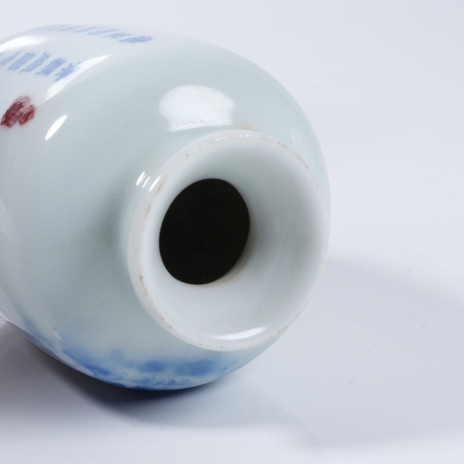 A DOUCAI SMALL FIGURE JAR - 8