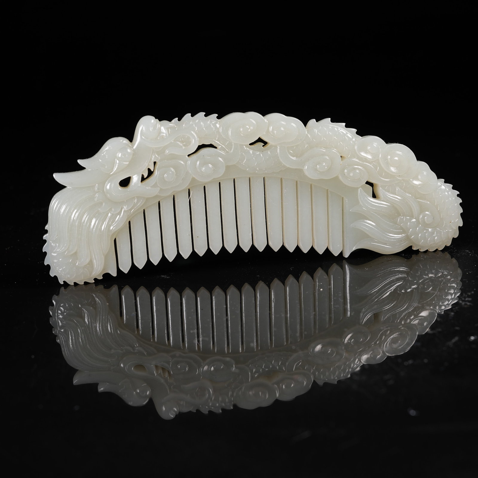 A HETIAN JADE COMB WITH CLOUD-AND-DRAGON MOTIF (1 of 9)
