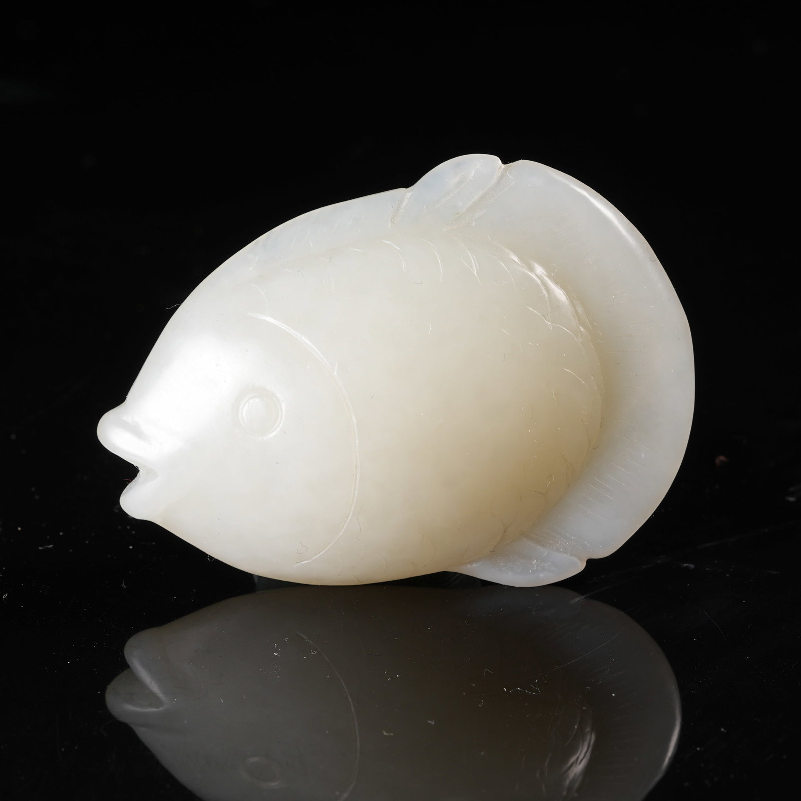 A HETIAN JADE FISH PENDANT (1 of 7)