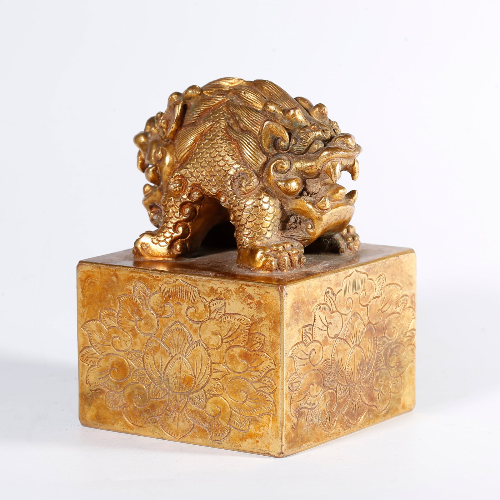A GILT BRONZE SEAL WITH DOUBLE DRAGON KNOB: Gilt Bronze Seal with Double Dragon Knob
