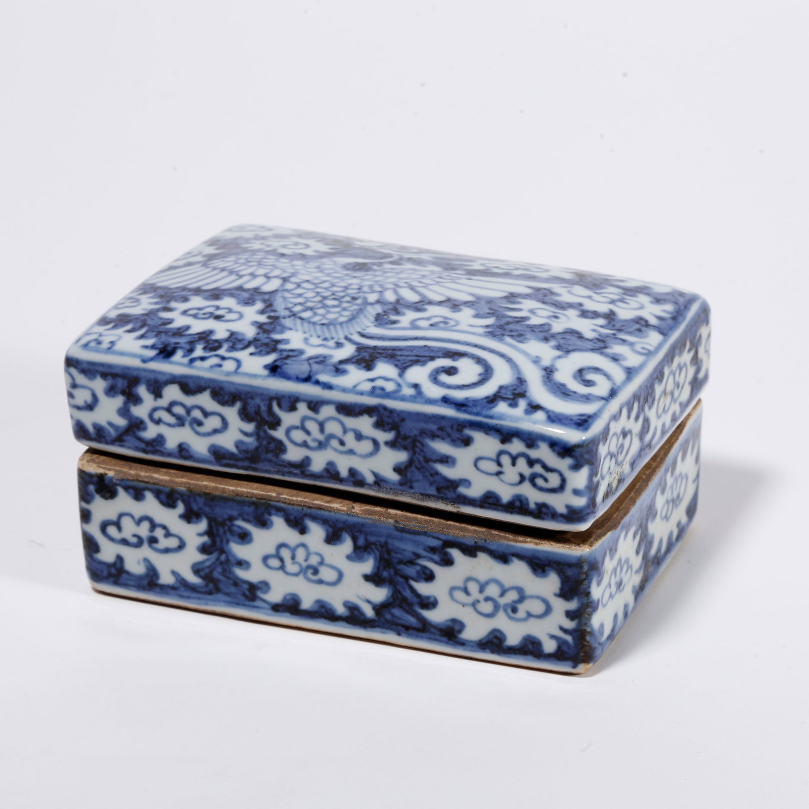 A BLUE AND WHITE LIDDED BOX WITH PHOENIX PATTERN (1 of 9)