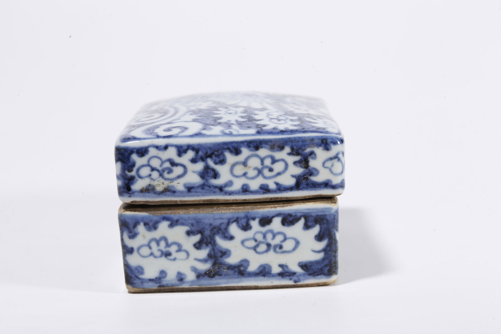 A BLUE AND WHITE LIDDED BOX WITH PHOENIX PATTERN - 3