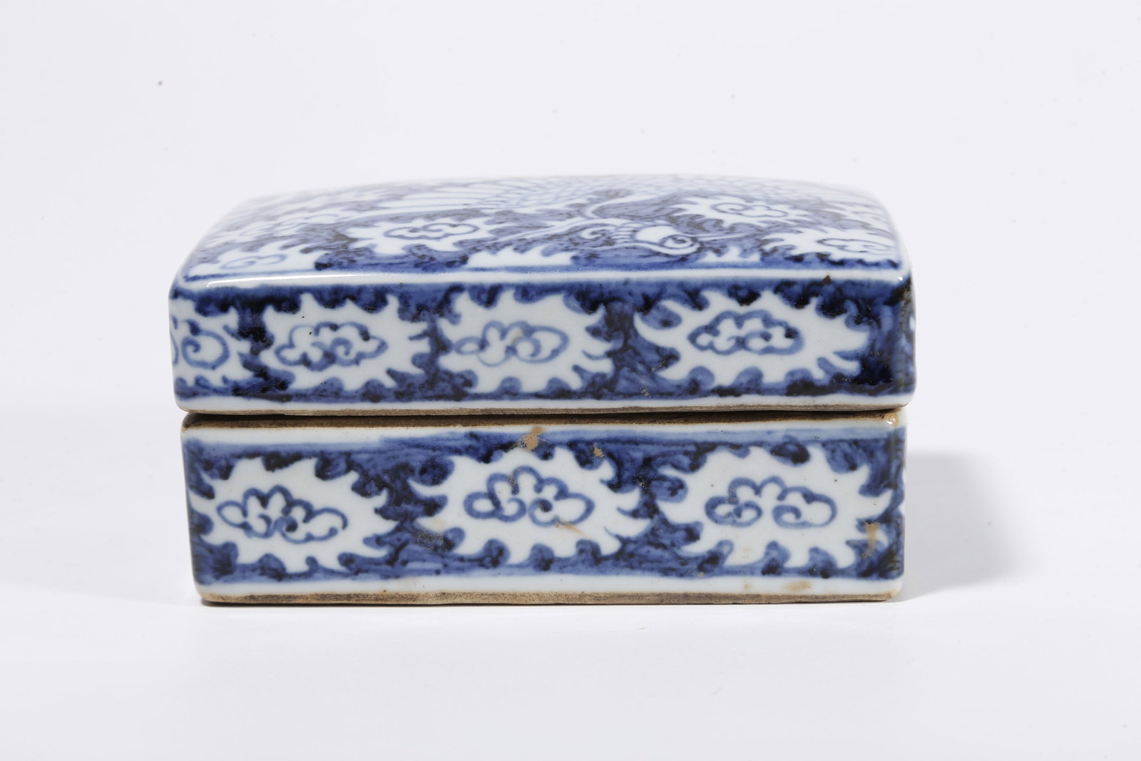 A BLUE AND WHITE LIDDED BOX WITH PHOENIX PATTERN - 4