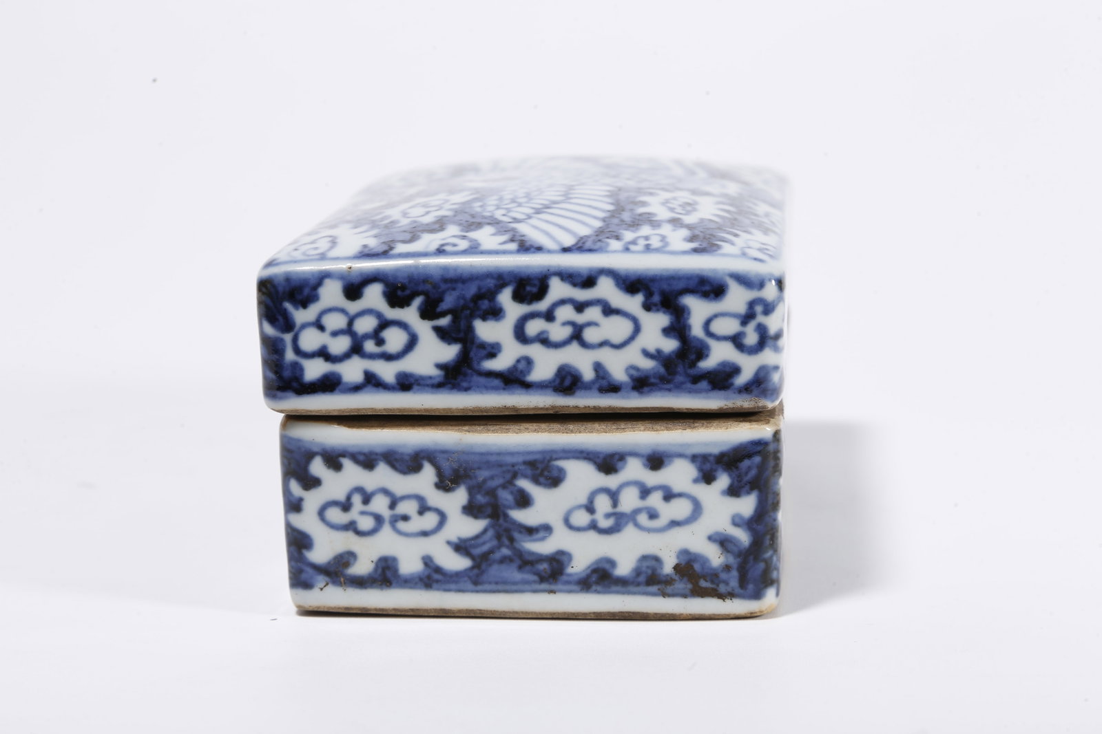 A BLUE AND WHITE LIDDED BOX WITH PHOENIX PATTERN - 5