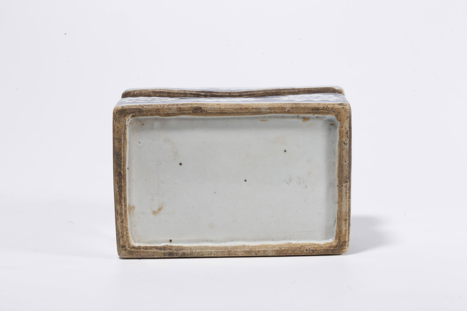 A BLUE AND WHITE LIDDED BOX WITH PHOENIX PATTERN - 9