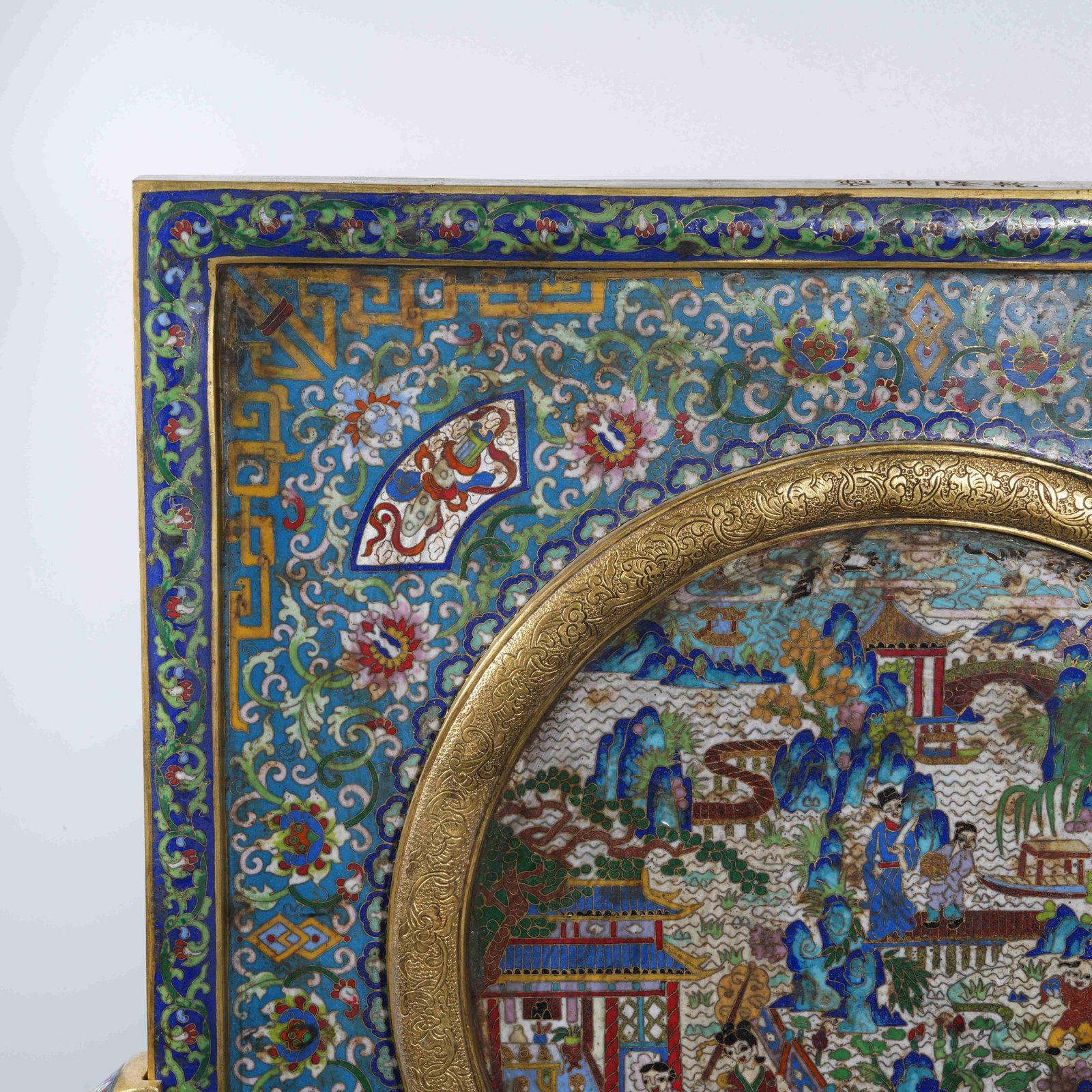 A CLOISONNÉ TABLE SCREEN WITH FIGURE PATTERN - 3