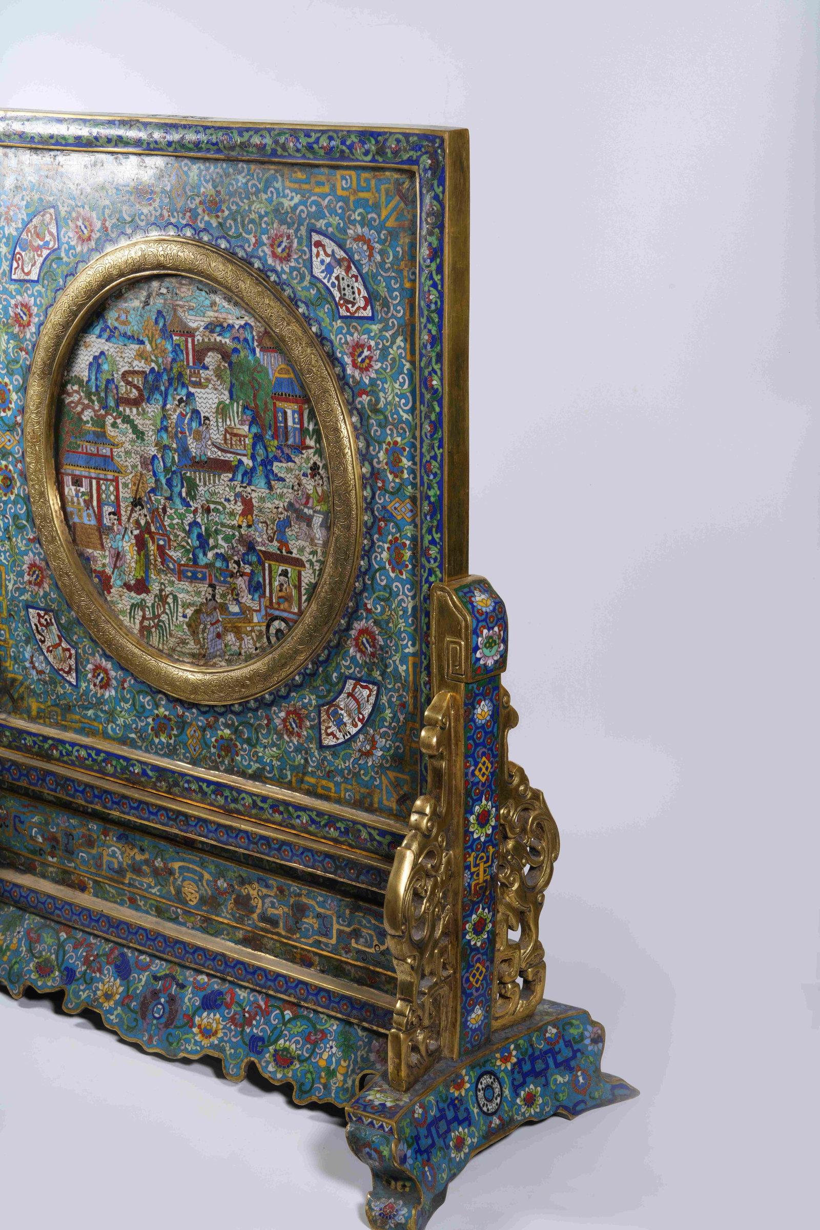 A CLOISONNÉ TABLE SCREEN WITH FIGURE PATTERN - 7