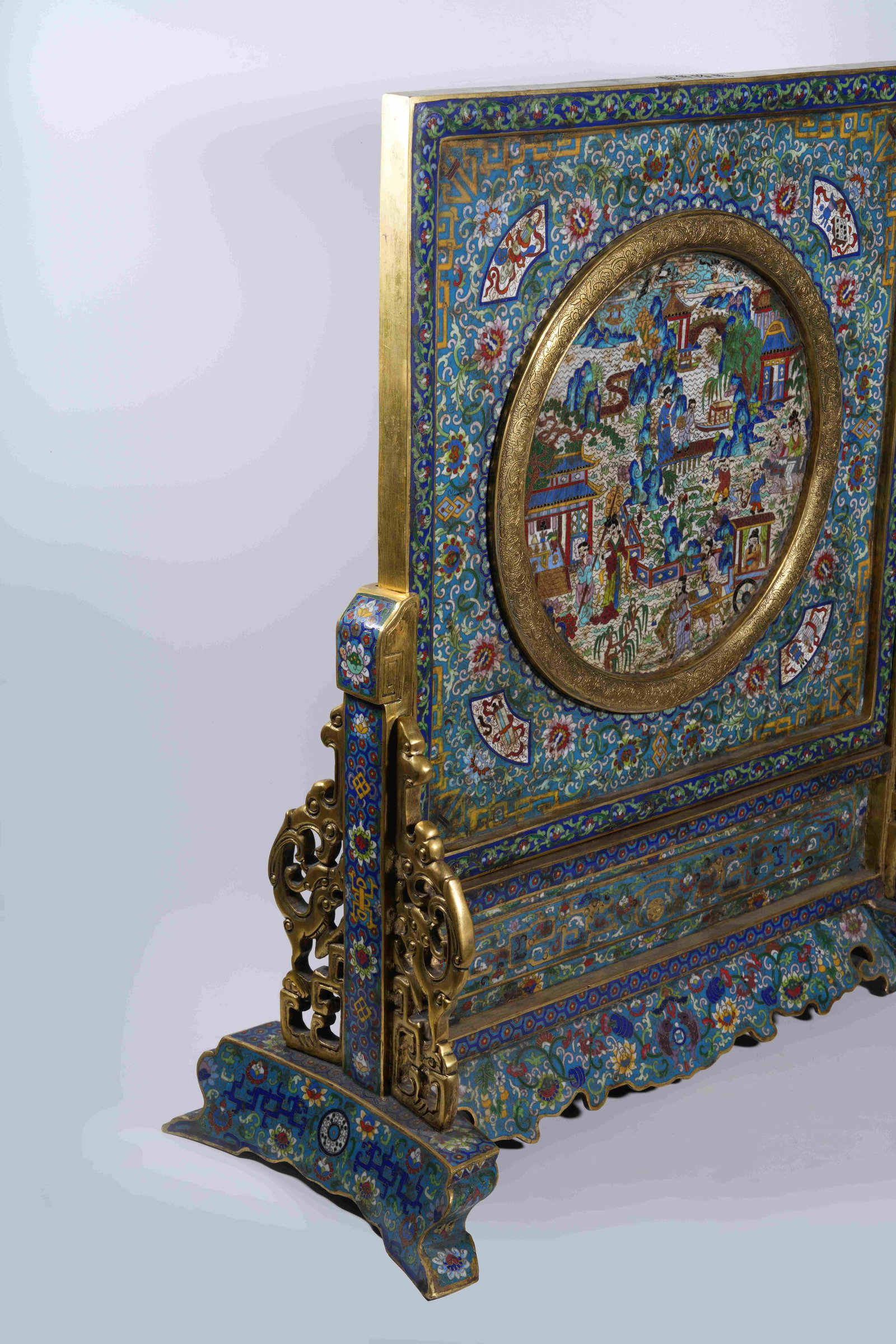 A CLOISONNÉ TABLE SCREEN WITH FIGURE PATTERN - 8